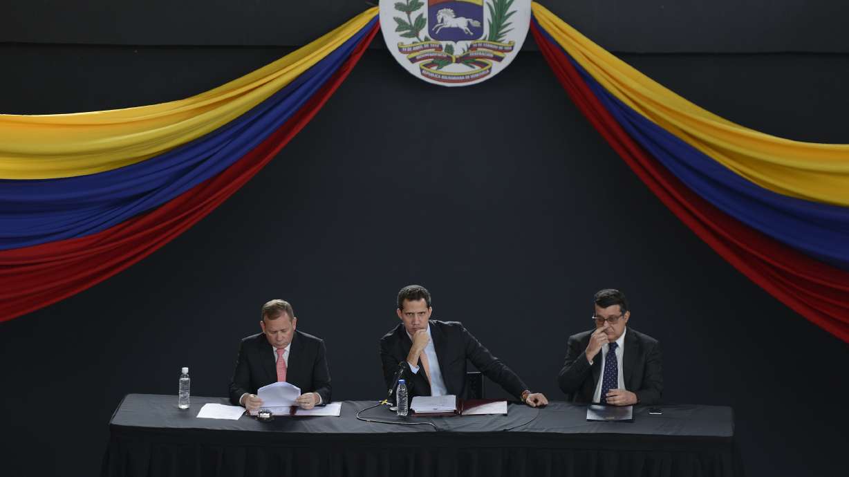 Venezuelan theater becomes Plan B in lawmakers' turf battle