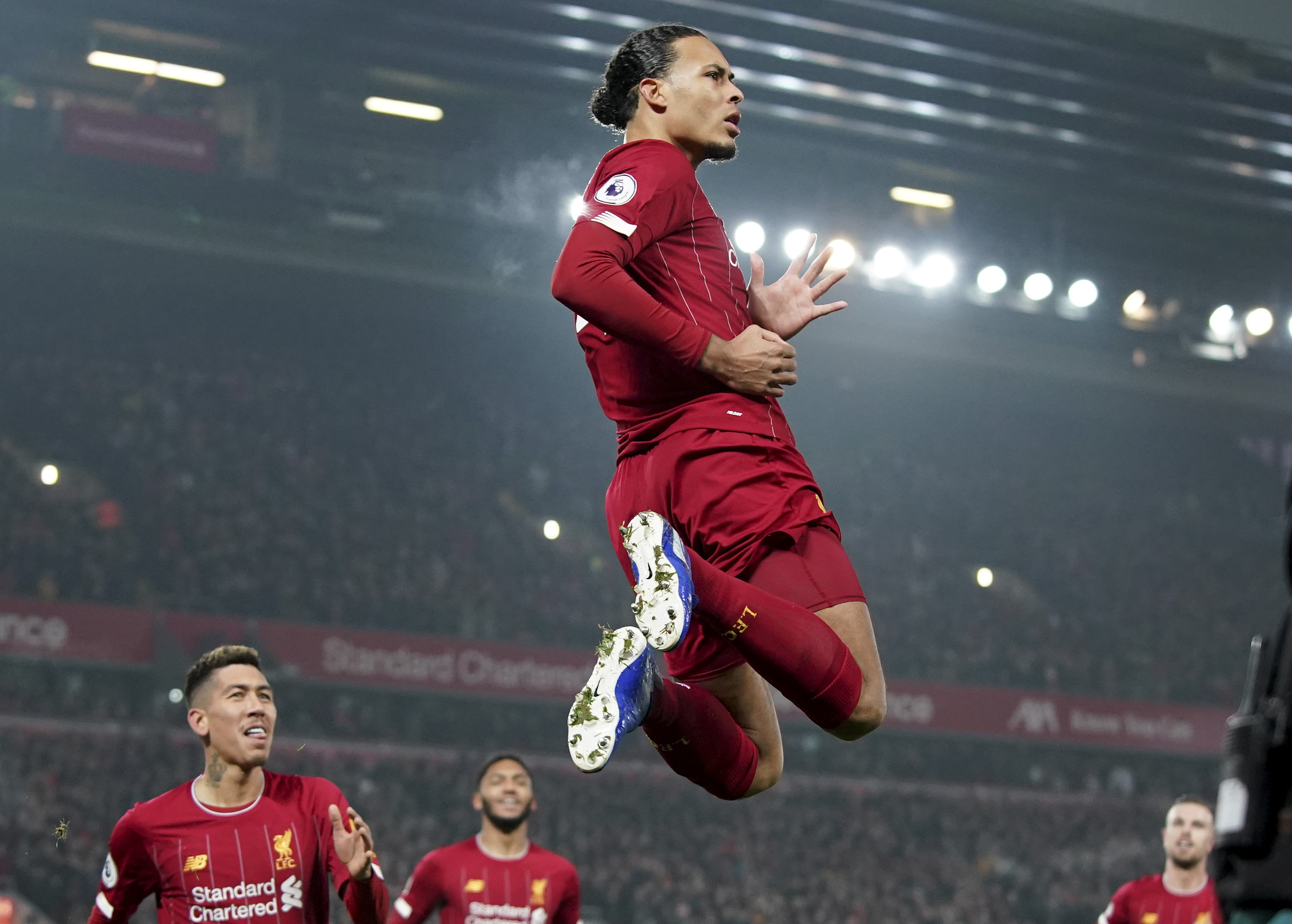 Liverpool goes 16 points clear by beating Man United 2-0