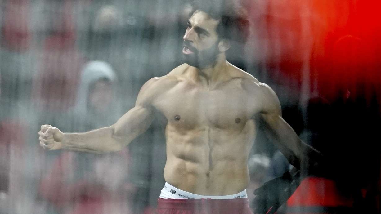 Liverpool fans already celebrating title after United win