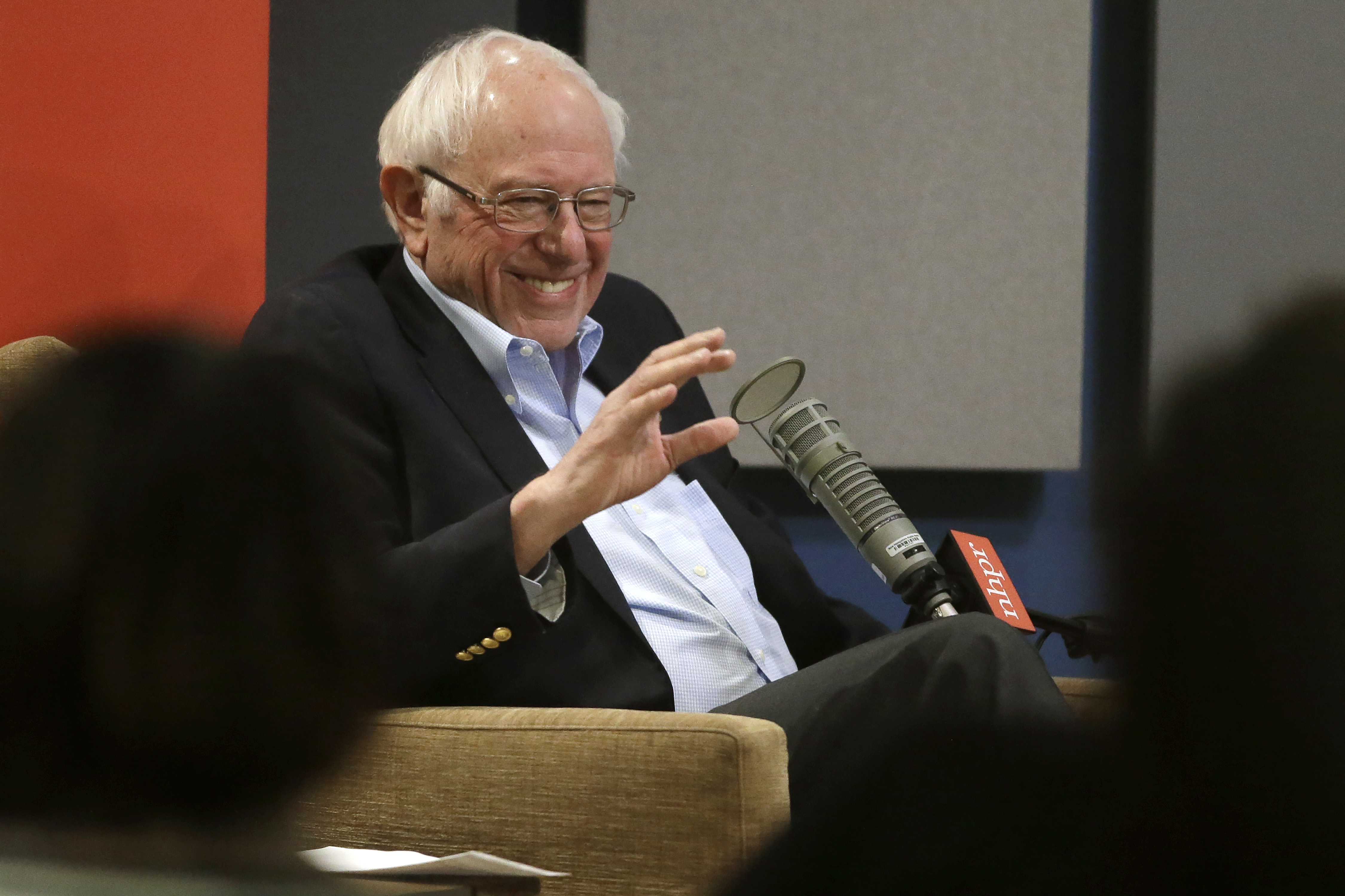 Sanders distances himself from group backing his WH run