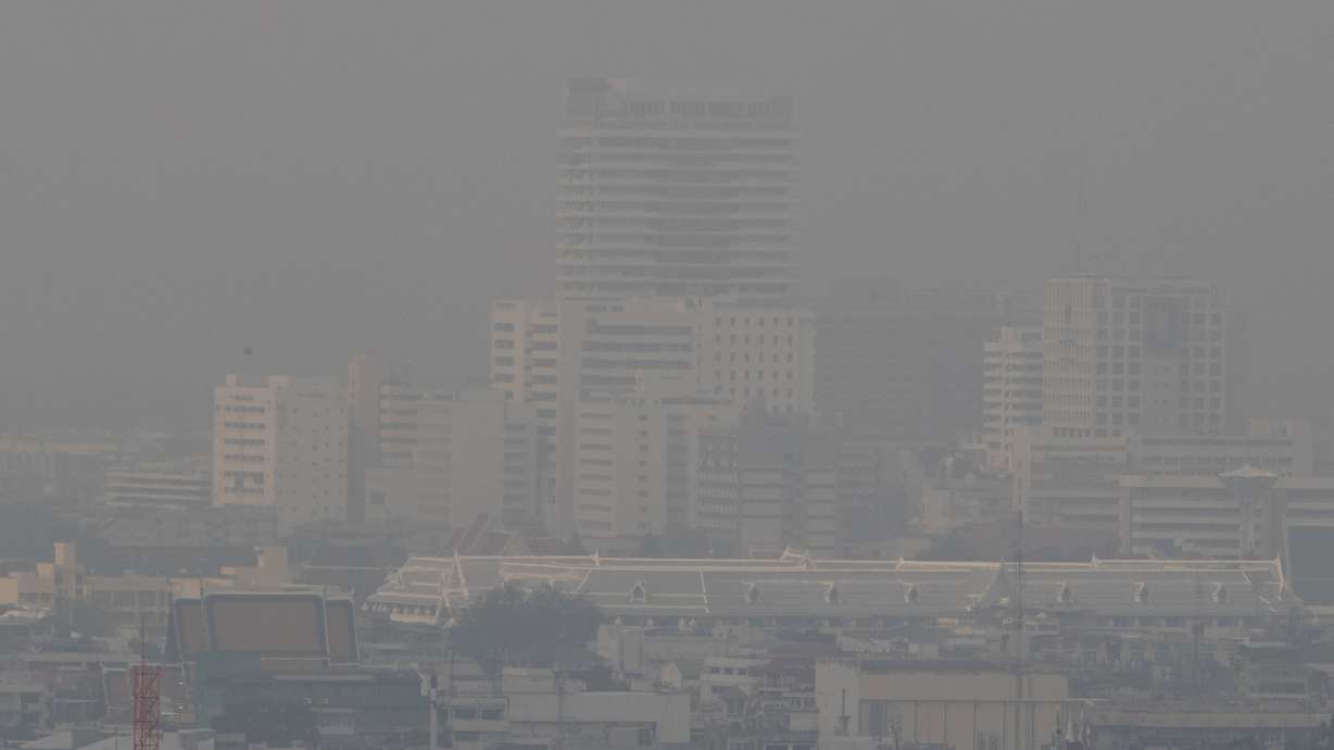 Unhealthy levels of smog choke Thai capital for over a week