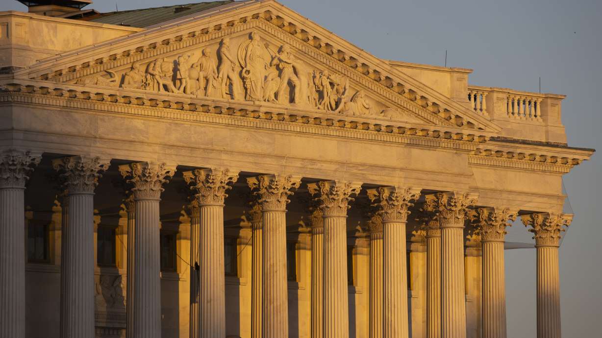 Justice Dept. memos back defiance of impeachment subpoenas