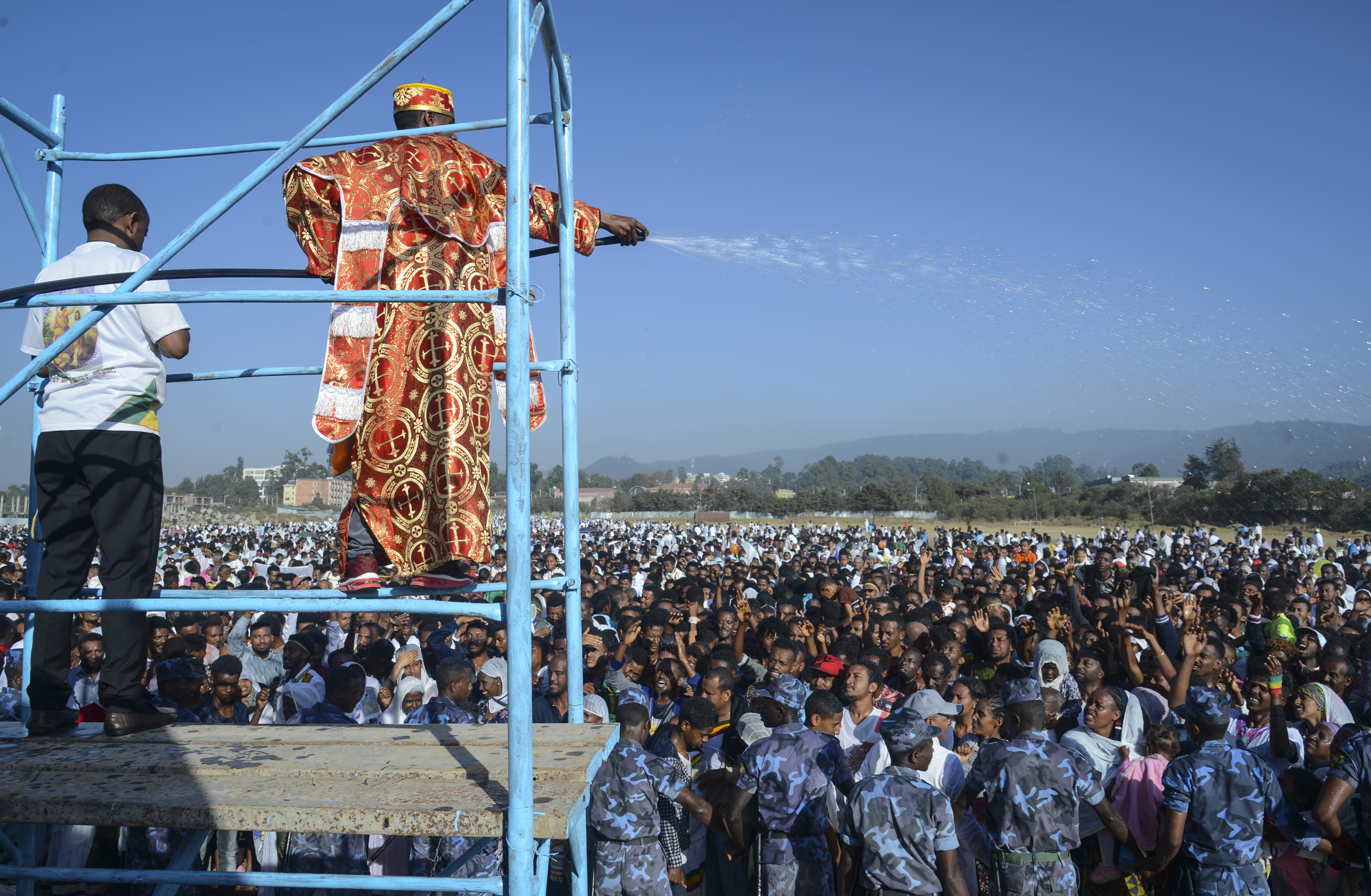 Death toll up to 10 in Ethiopia platform collapse; 250 hurt