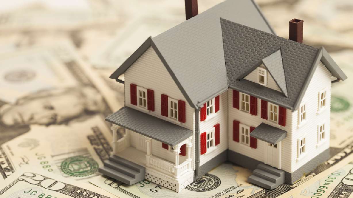 4 reasons homeowners should care about low interest rates right now