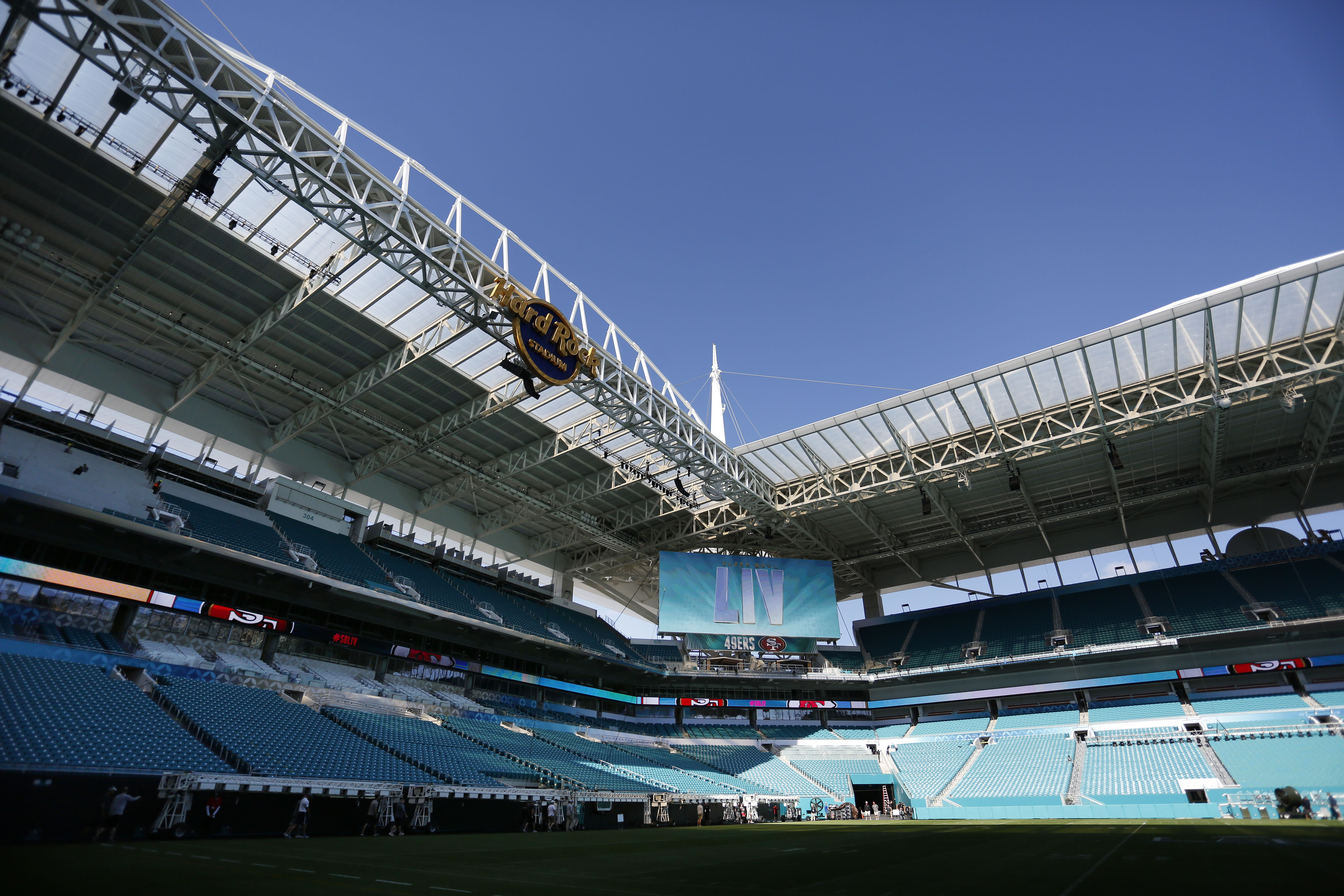 Thousands of workers preparing Miami stadium for Super Bowl