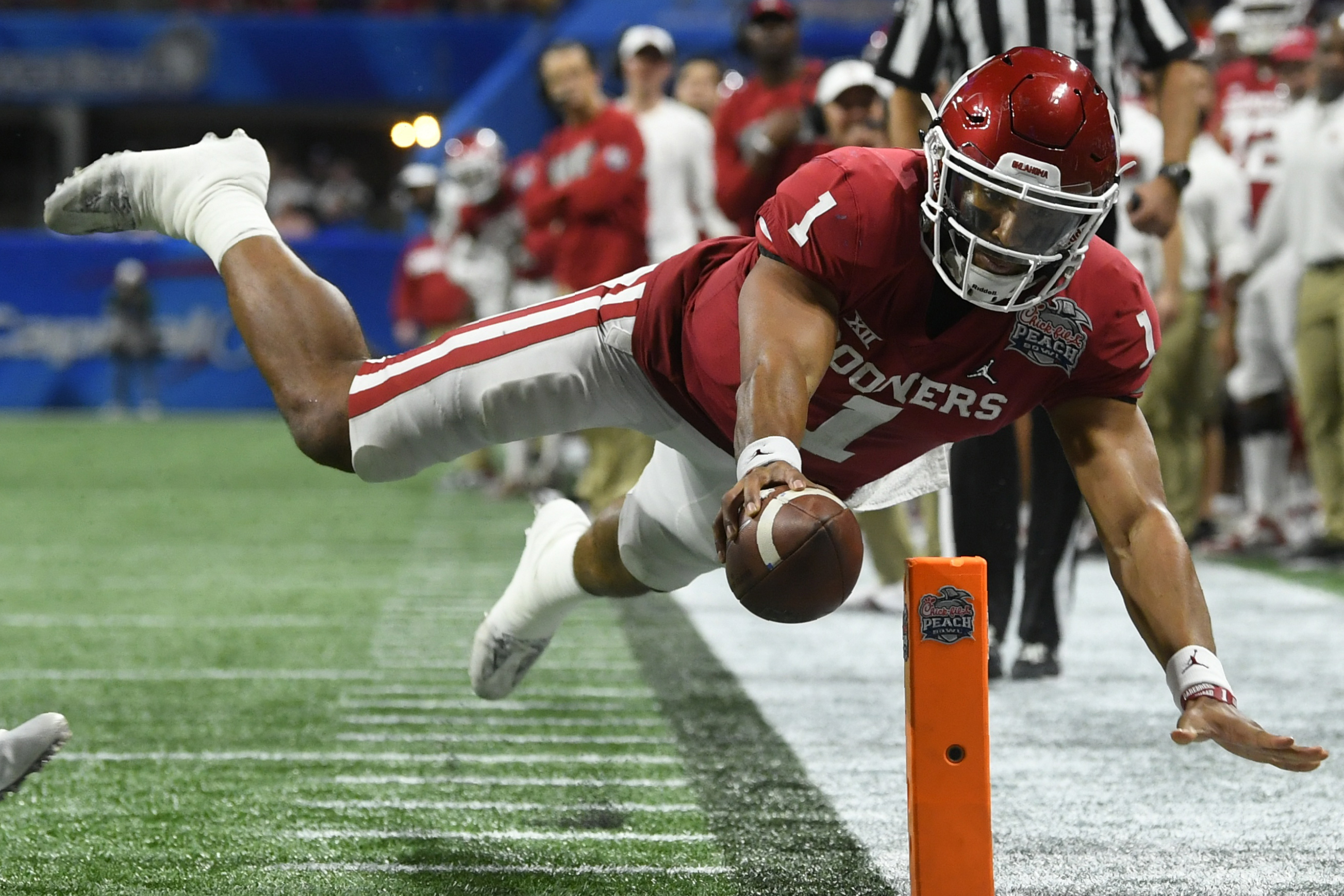 Jalen Hurts eyes NFL, with 'boulder' not chip on shoulder