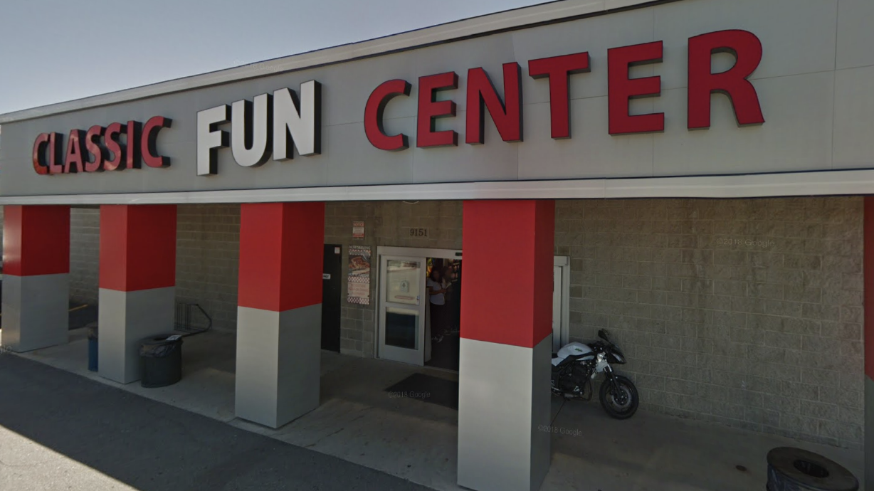 Man grabbed girl, woman at Sandy skating center, charges say