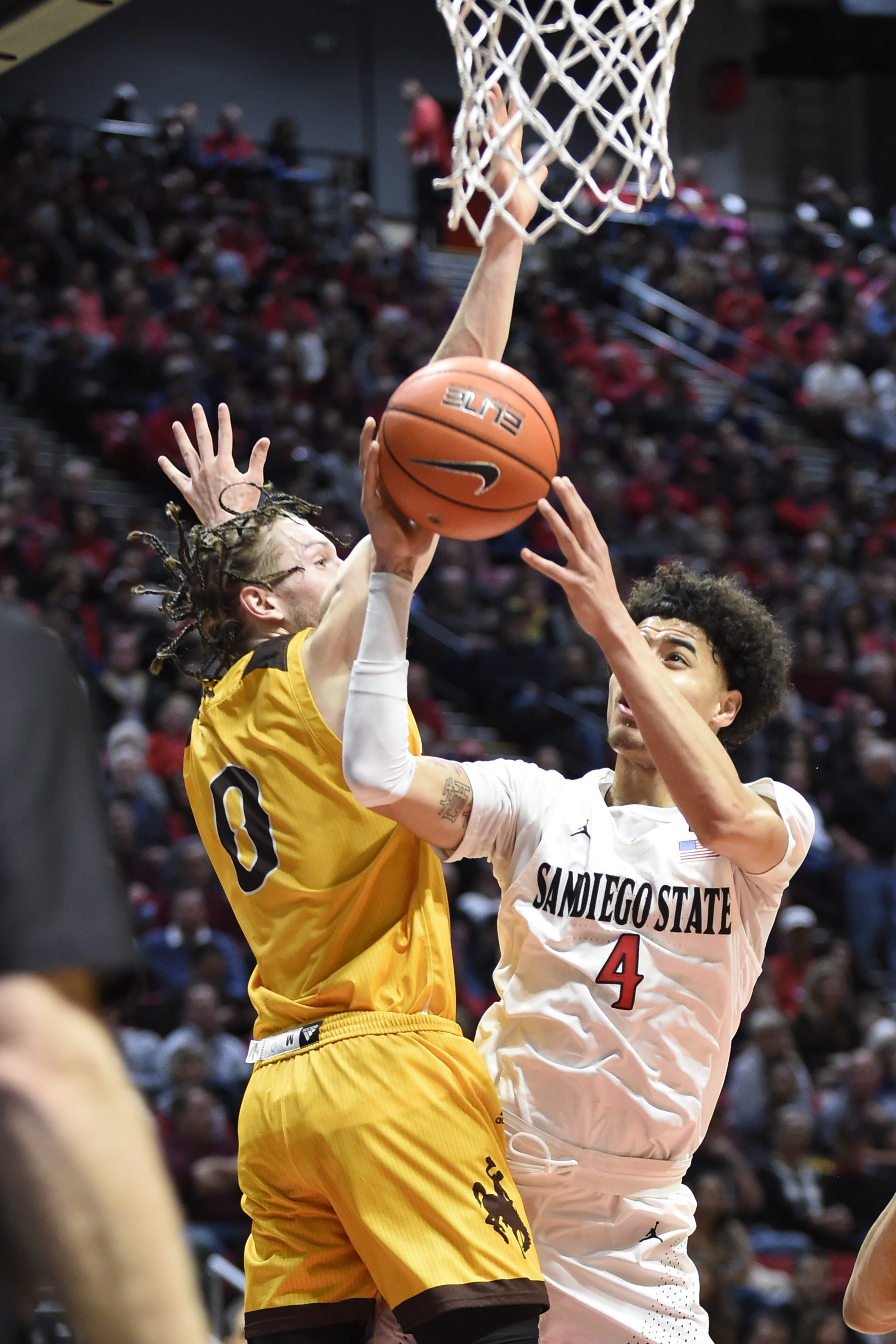 No. 4 SDSU beats Wyoming 72-55 to match Leonard's 20-0 start