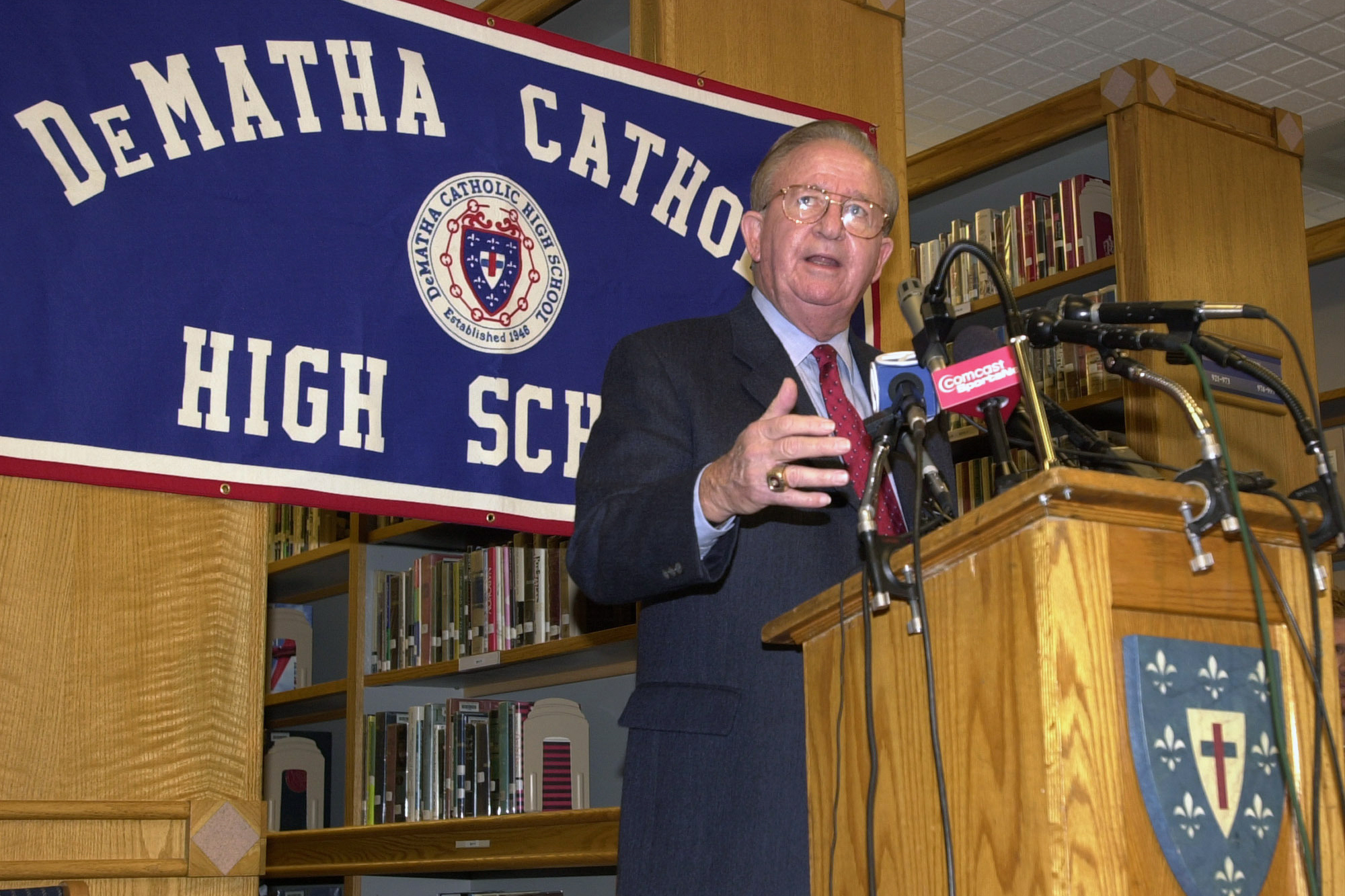Hall of Fame HS basketball coach Morgan Wootten dies at 88