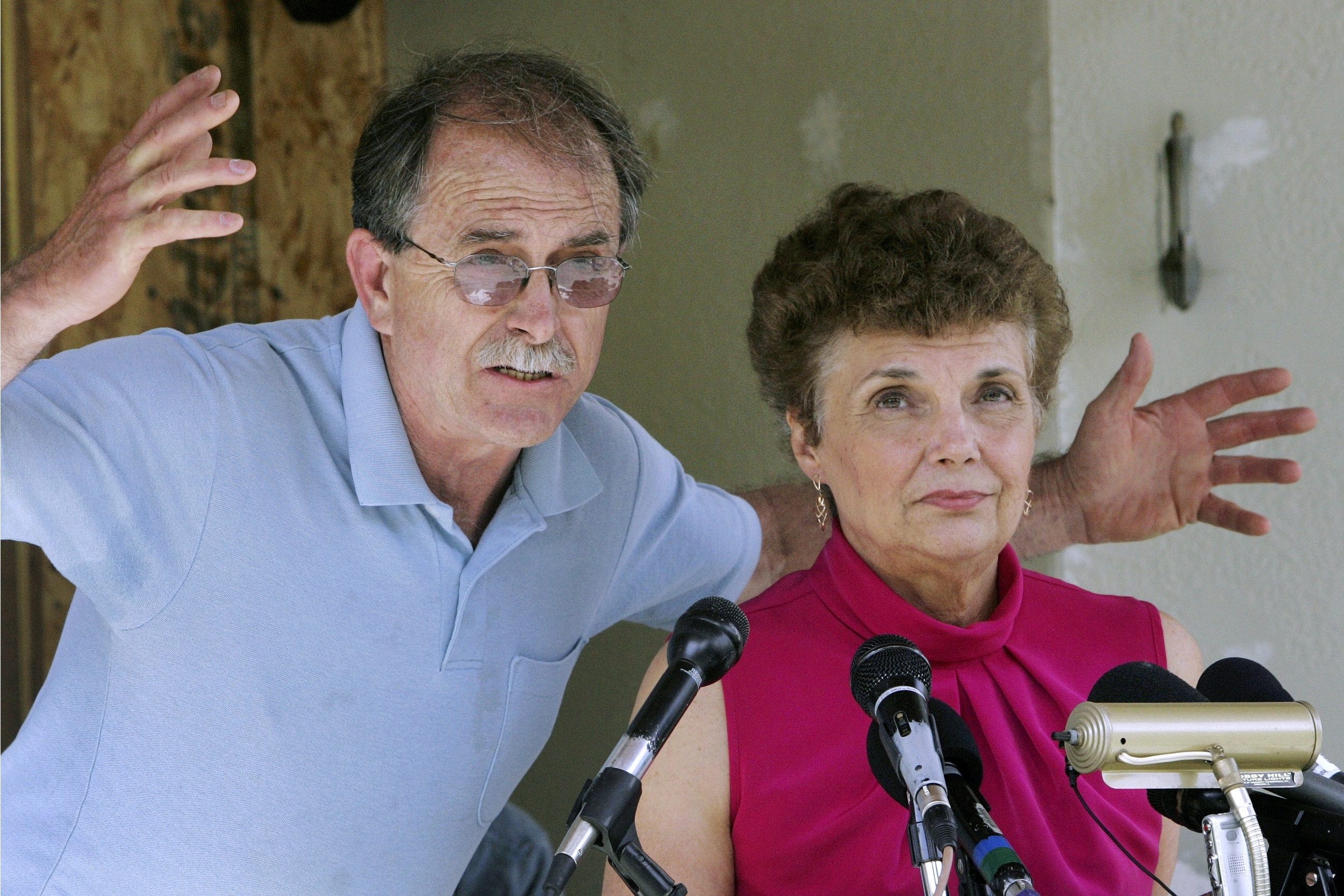 Government: Tax evader in standoff should not be released