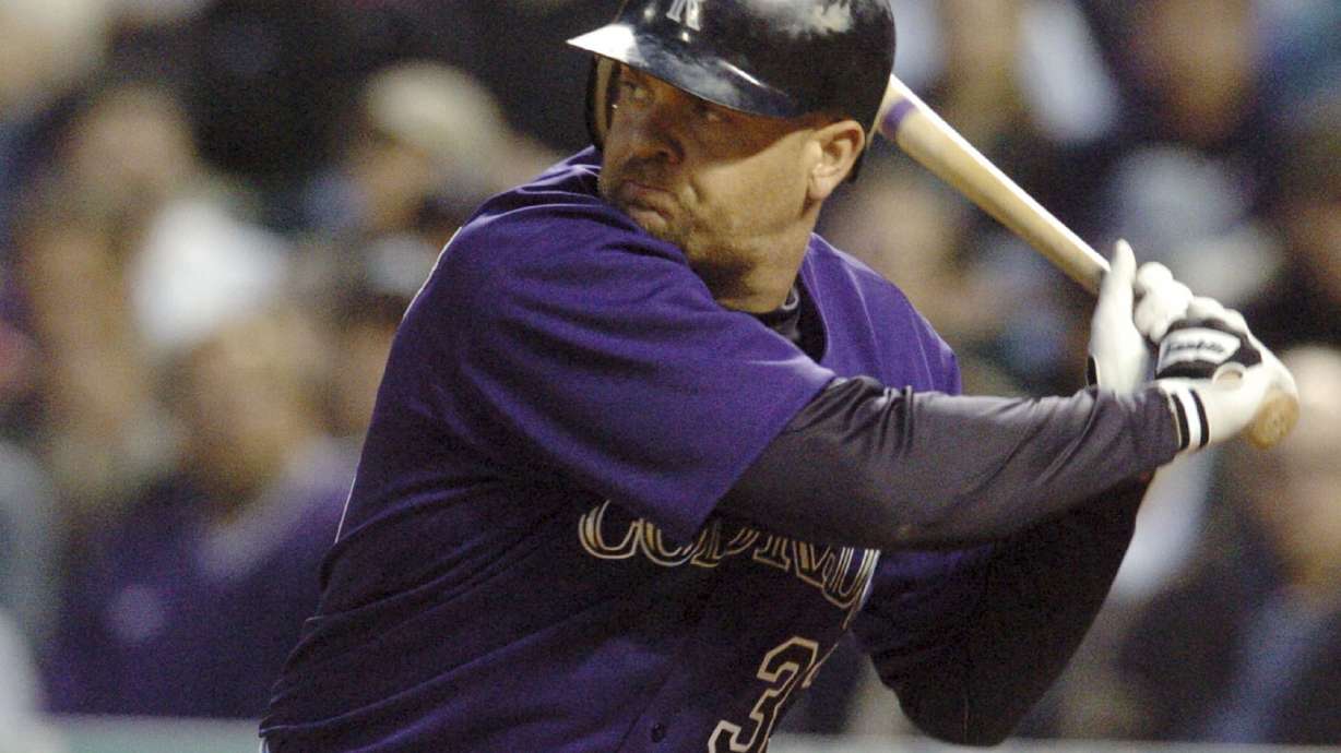 Larry Walker's Hall plaque to feature Rockies cap, not Expos
