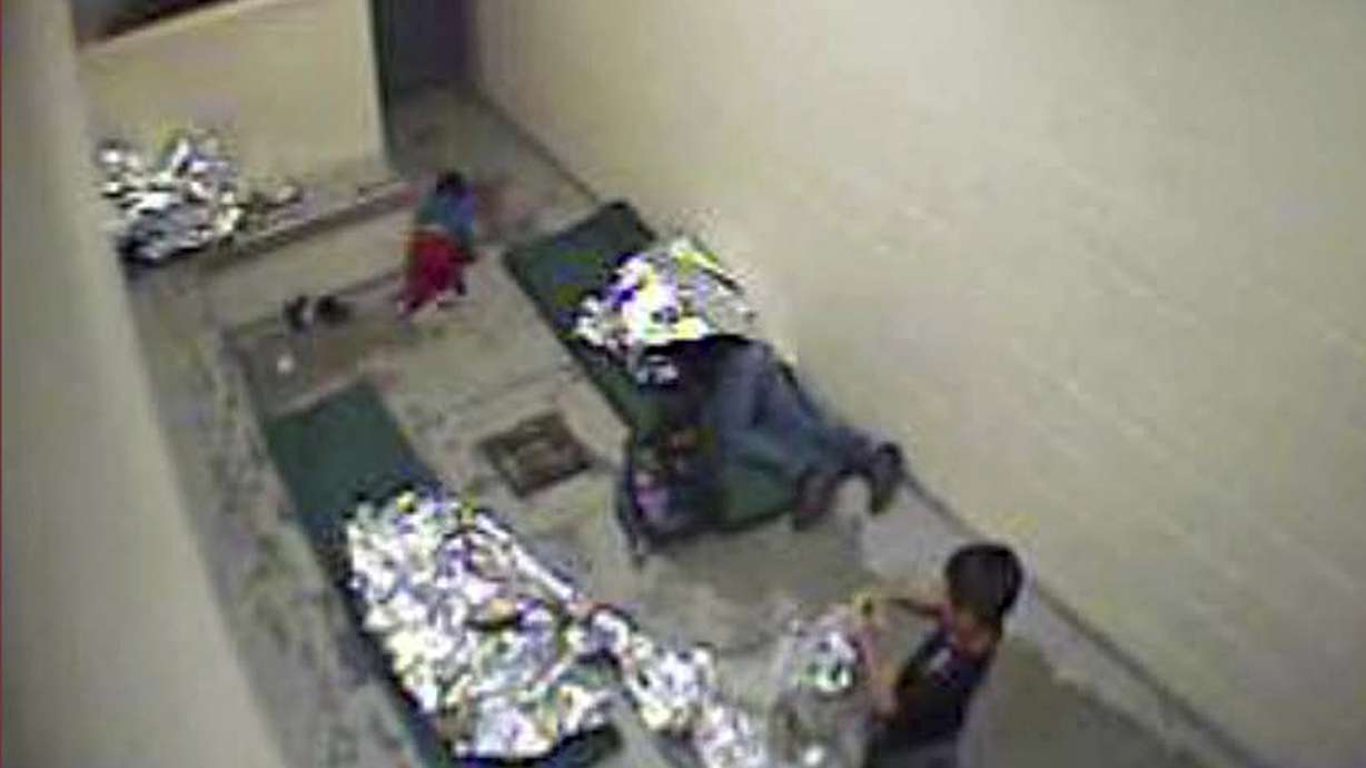 Judge hints he may rule for migrants in Border Patrol suit