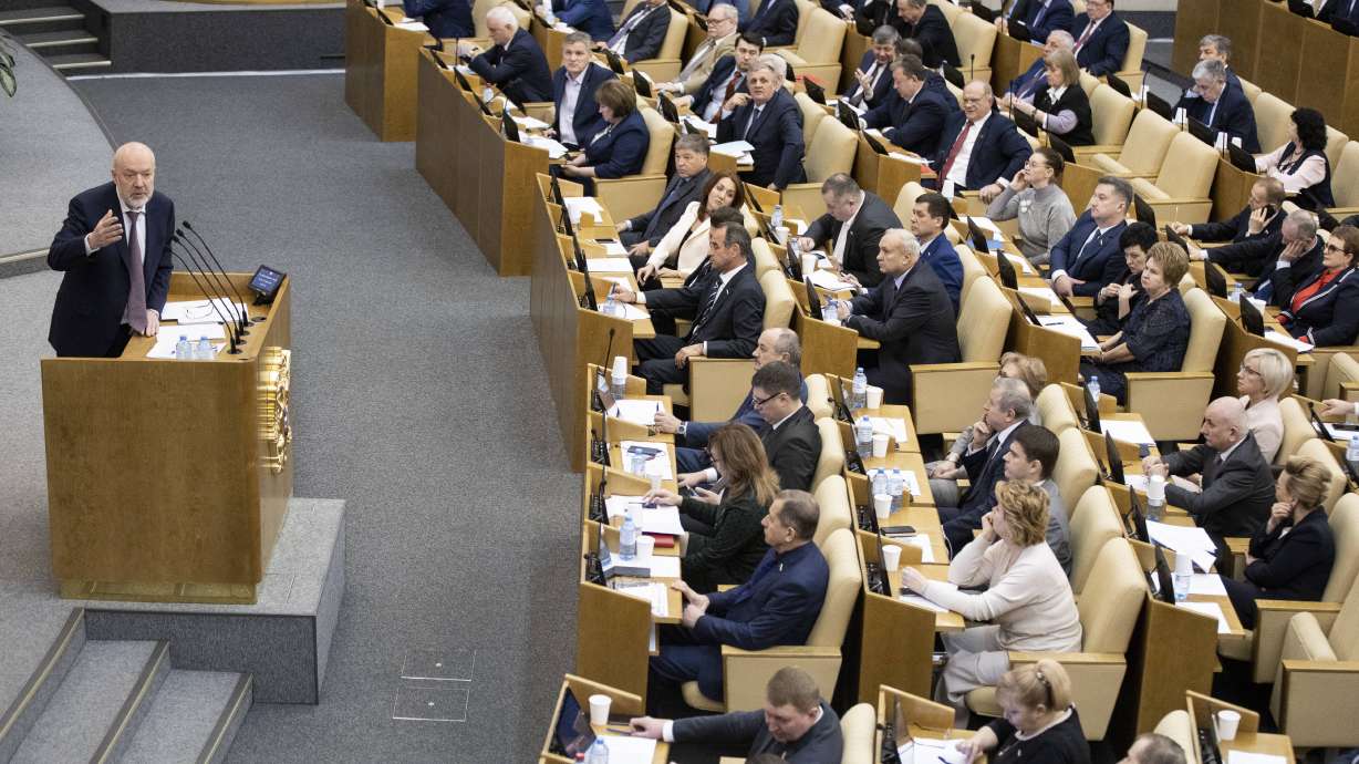 Russian lawmakers OK Putin's constitutional proposals