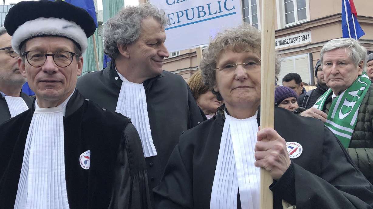 Polish parliament OKs law allowing gov't to punish judges