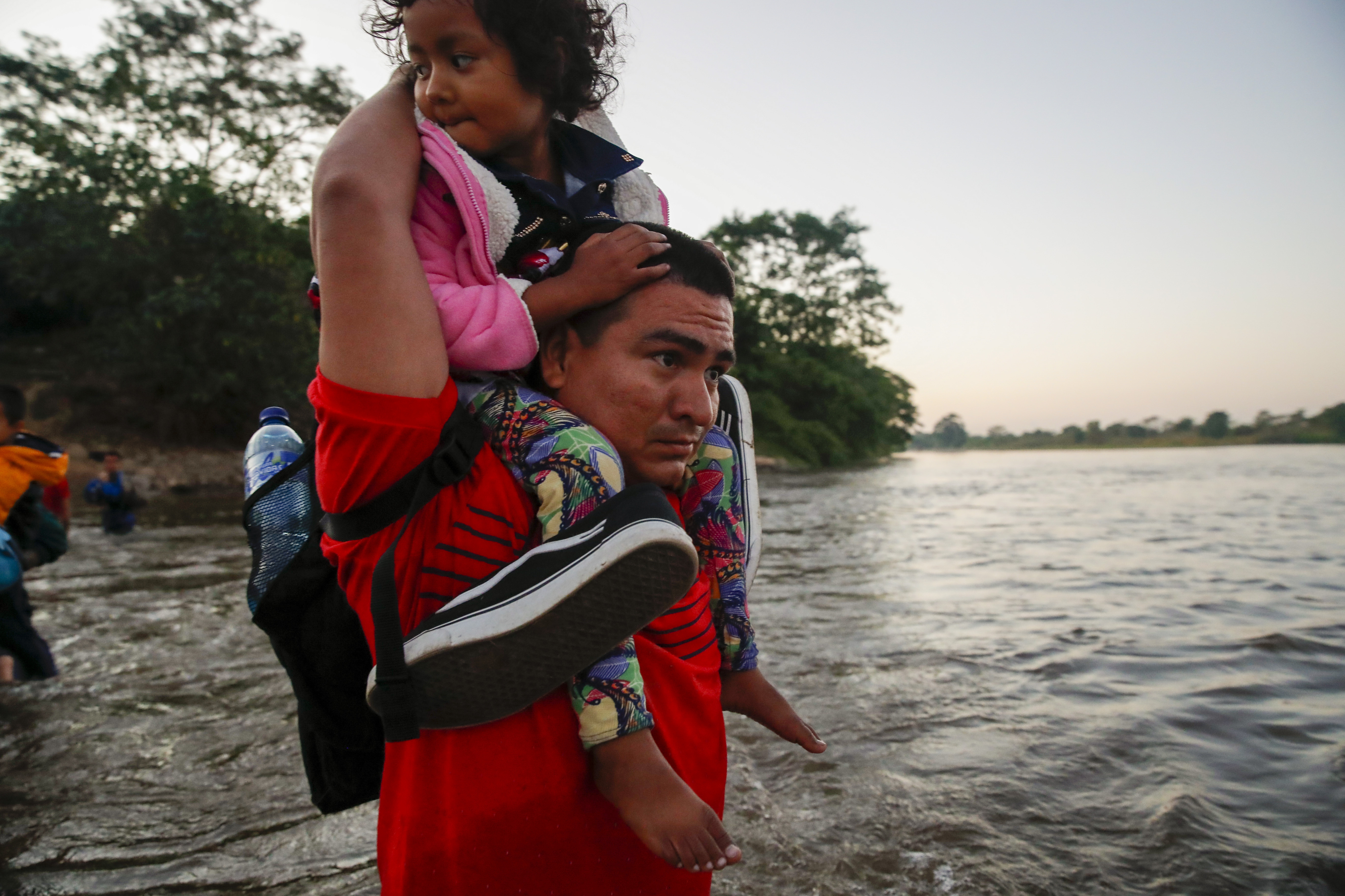 Mexican guardsmen break up migrant caravan along highway