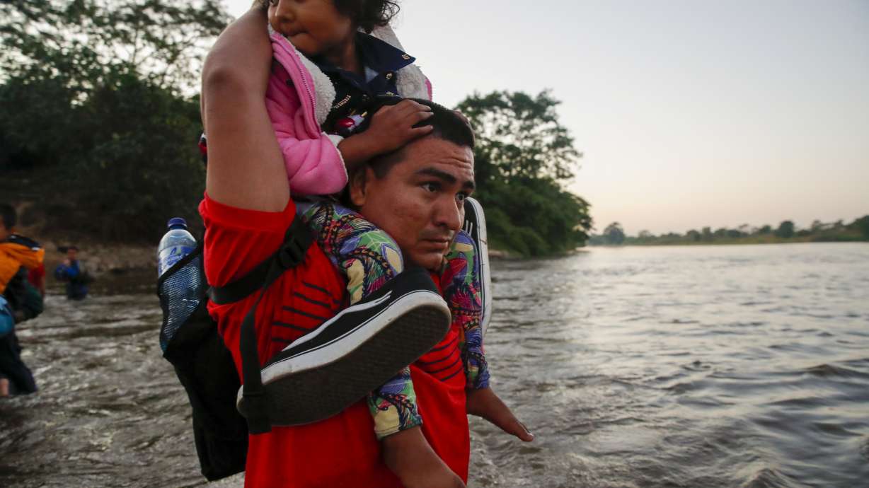 Mexican guardsmen break up migrant caravan along highway