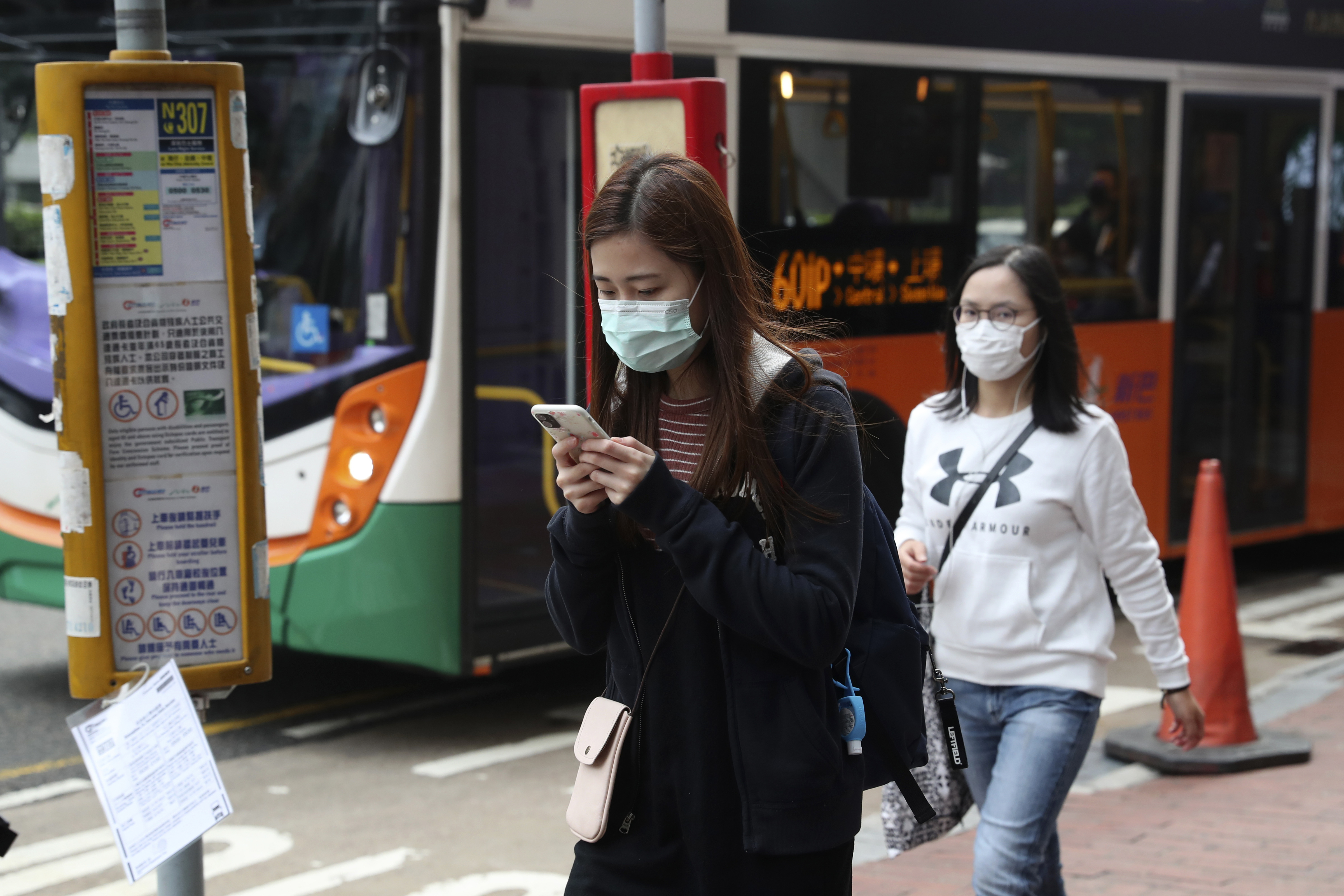 China expands lockdown against virus, fast-tracks hospital