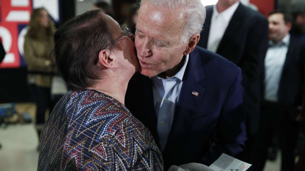 Democrats struggle to build broad support on eve of voting