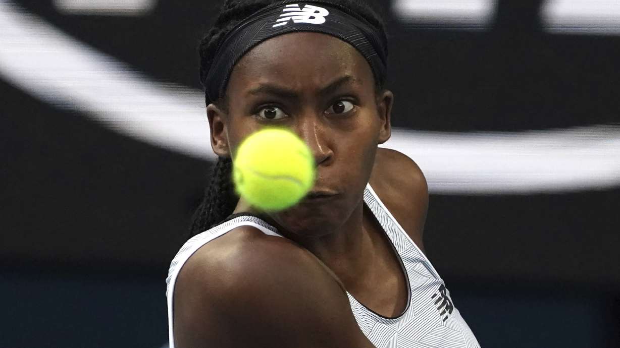15-year-old Gauff upsets '19 champ Osaka at Australian Open