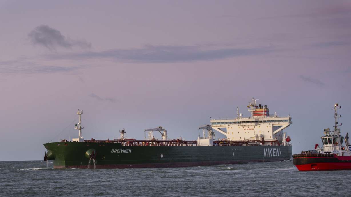 Belarus' leader blasts Russia for pushing merger of 2 states