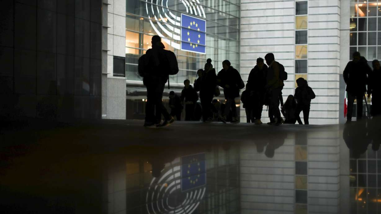 Top EU officials sign Brexit deal in closed door ceremony