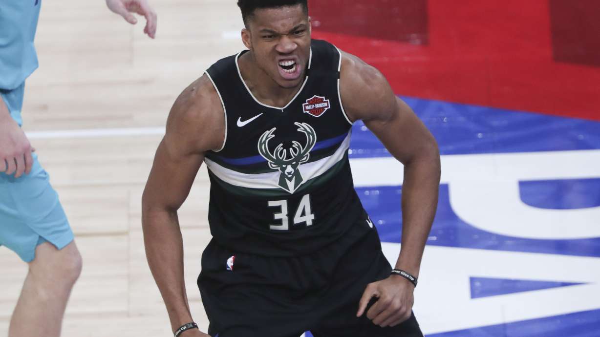 Antetokounmpo scores 30 points, Bucks beat Hornets in Paris