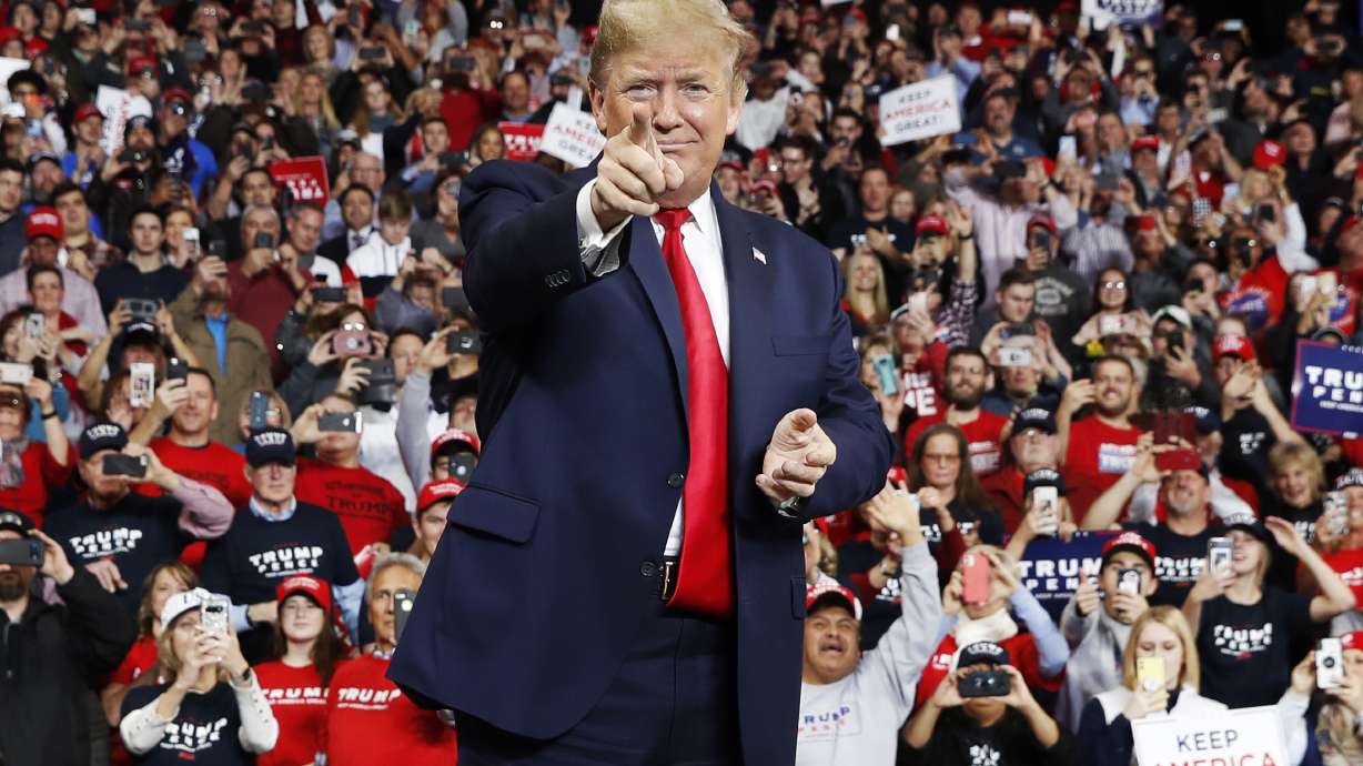 Trump defends Sanders, stoking Democratic divisions