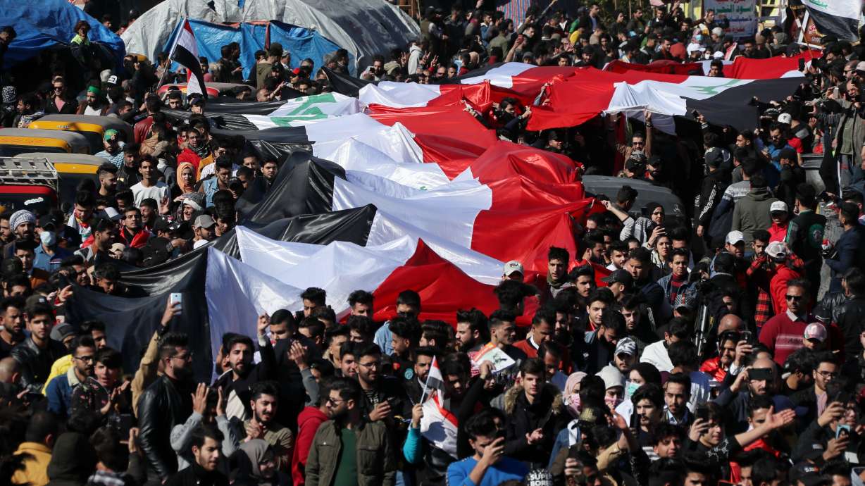 Iraqi protesters defy top cleric and return to the streets