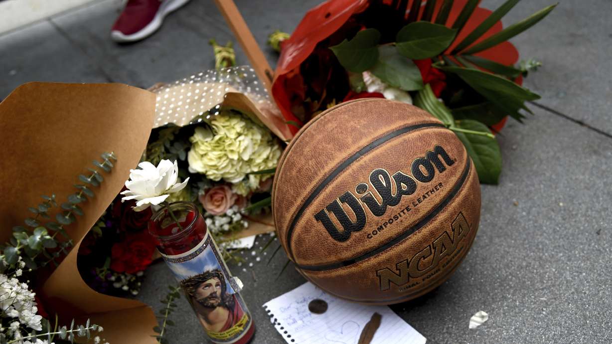 Kobe Bryant, daughter killed in copter crash, 7 others dead