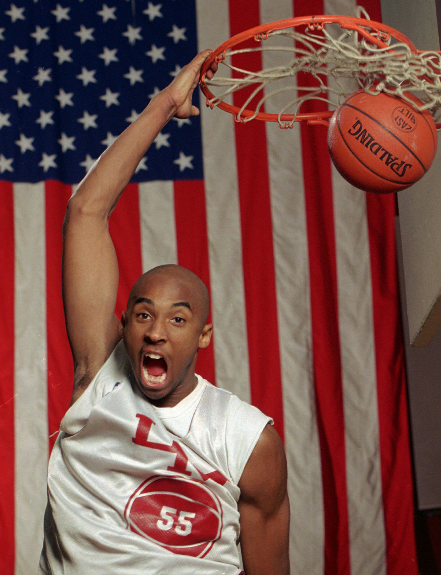 Bryant hailed as 'true Olympic champion' by IOC president