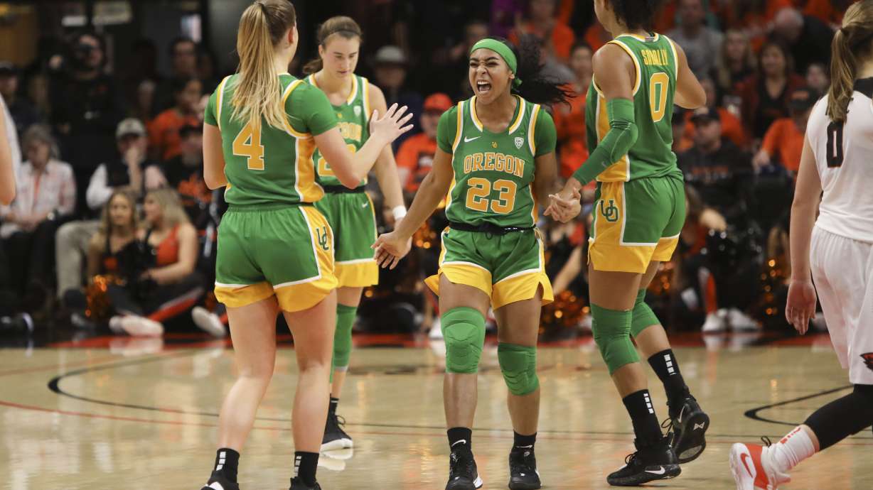 Oregon moves up to No. 3 in AP women's basketball poll