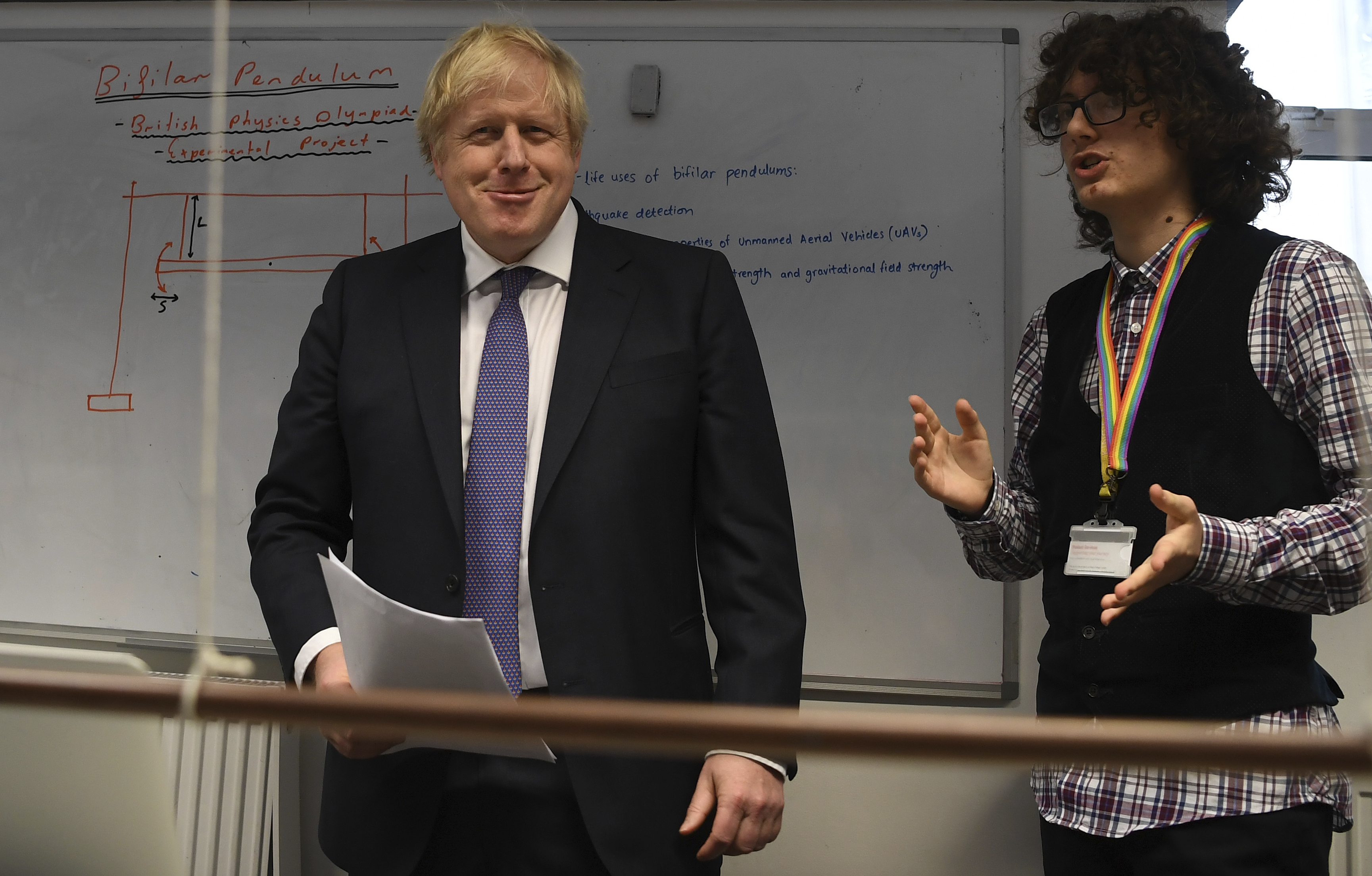 Experts say UK should lower salary threshold for immigrants