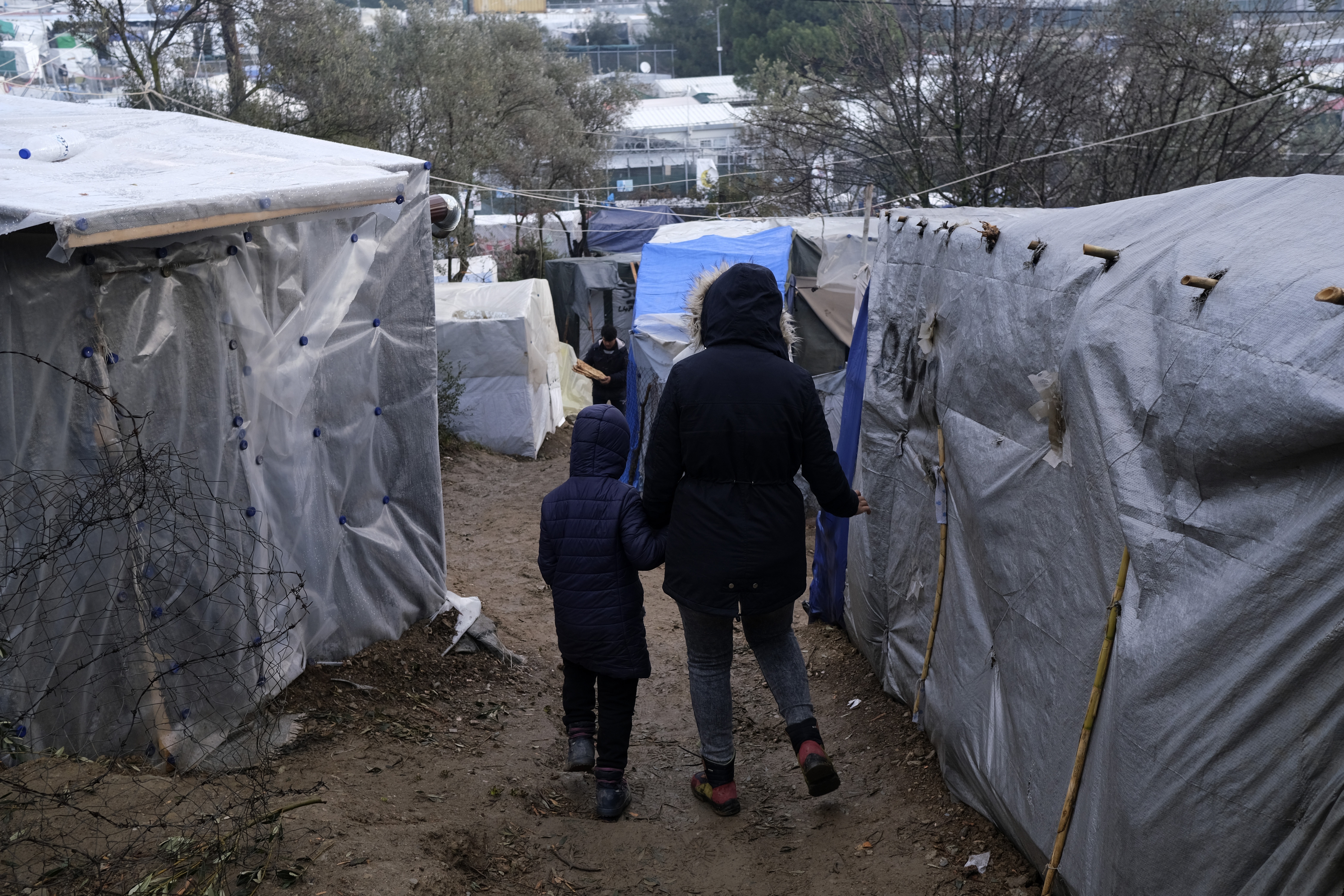 Greece plans floating border barrier to stop migrants