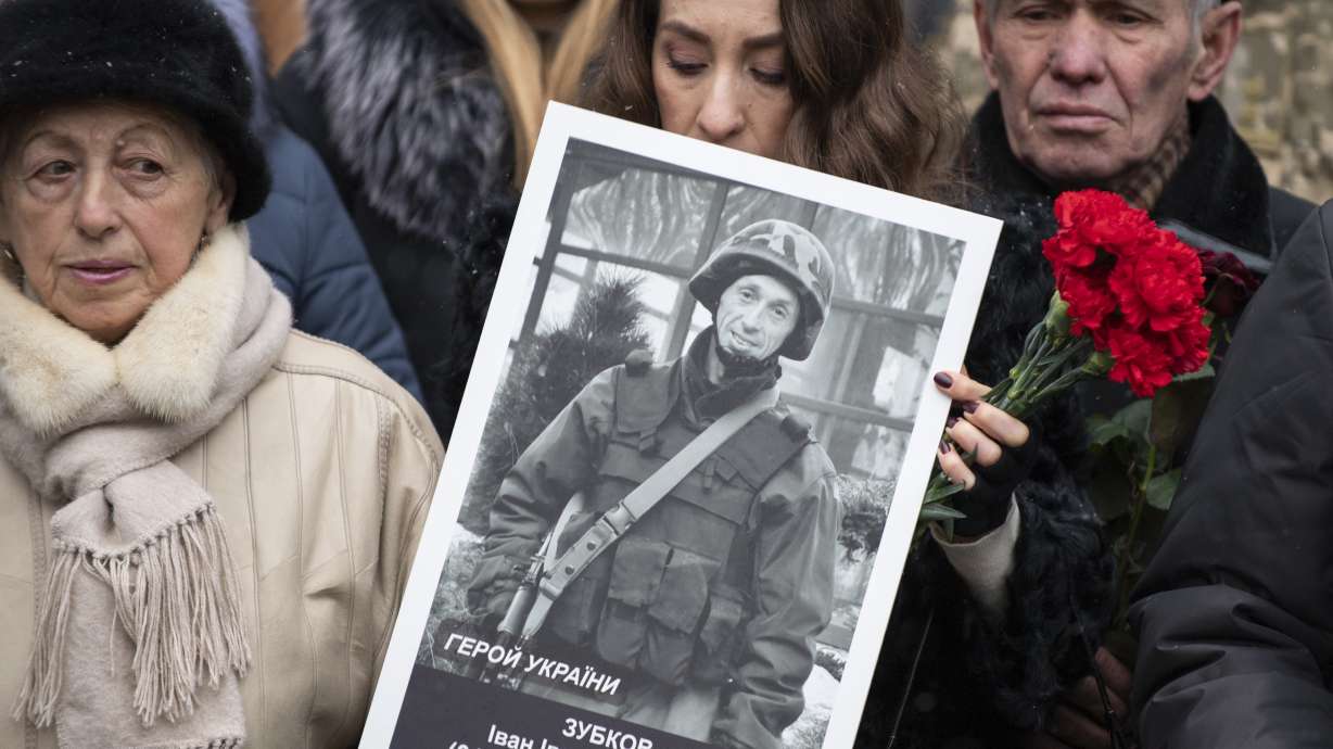 Ukraine and separatists to pull back troops from a new area