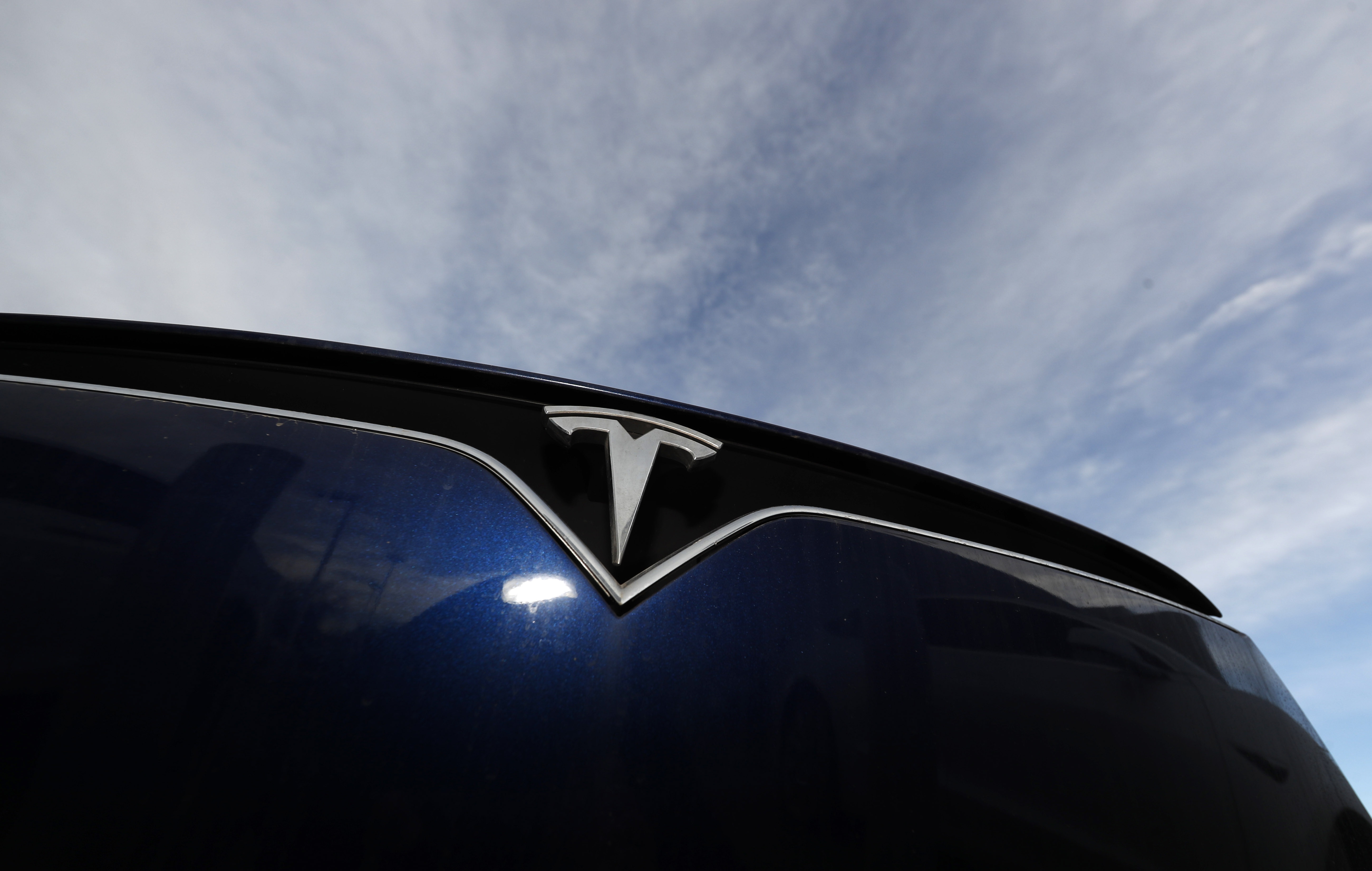 Record sales push Tesla to 2nd straight quarterly profit