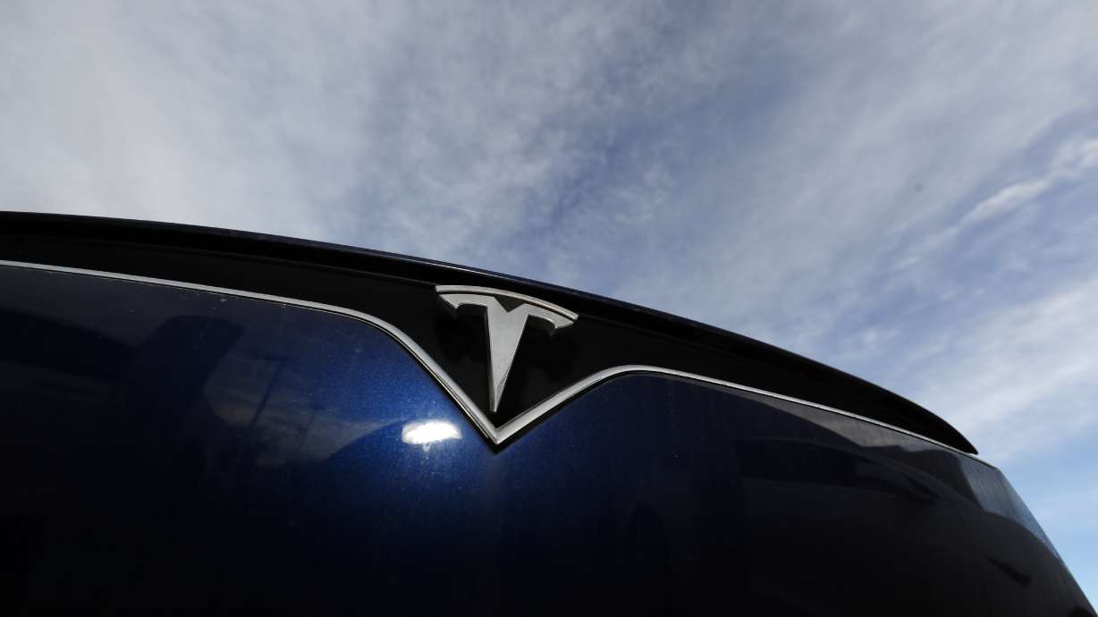 Record sales push Tesla to 2nd straight quarterly profit