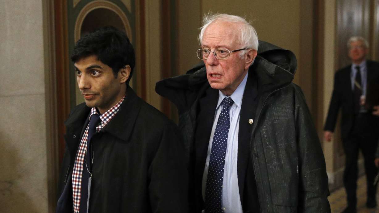 Postal workers union with 200,000 members endorses Sanders