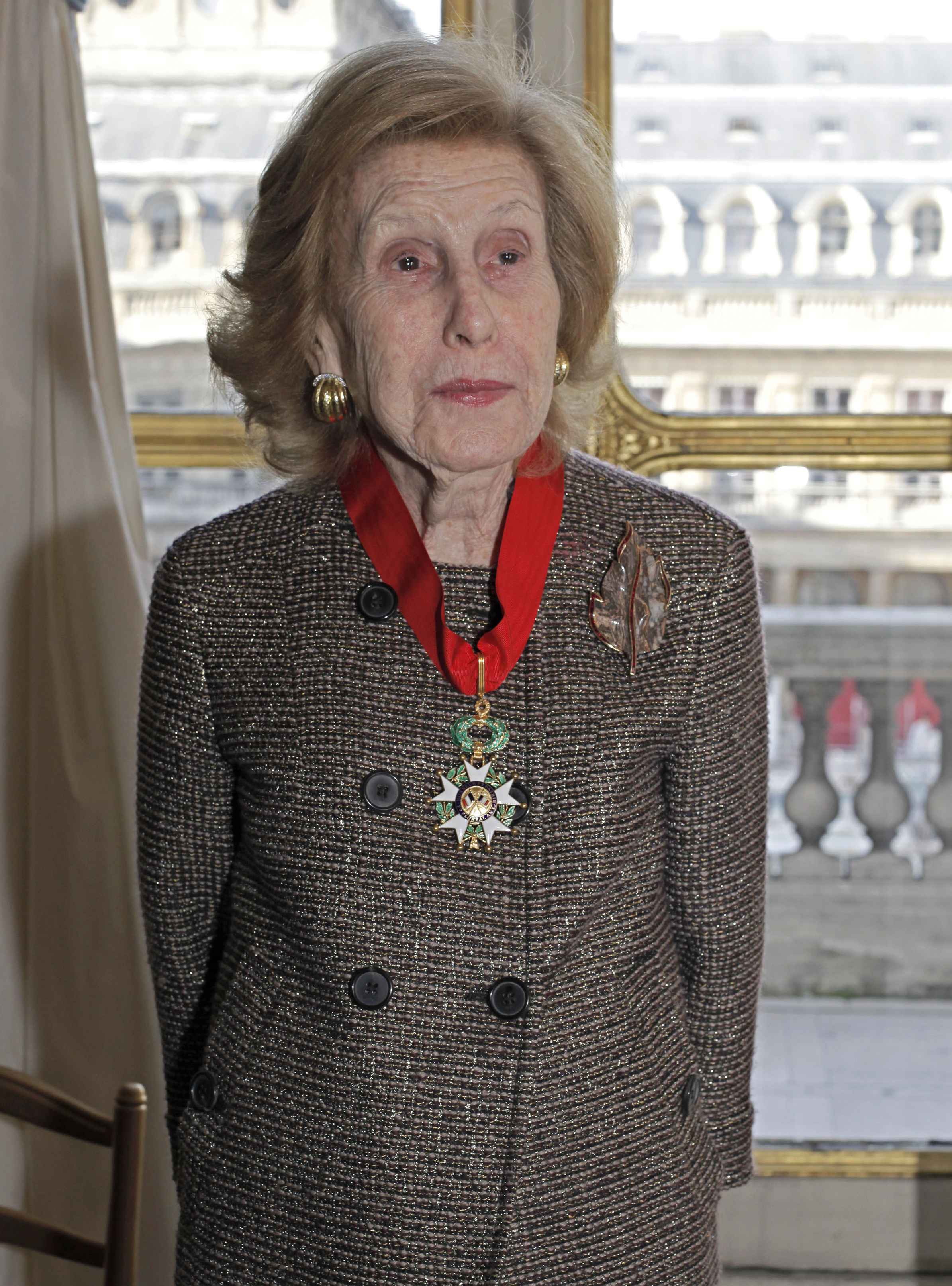 Anne Cox Chambers, wealthy newspaper heiress, dies at 100