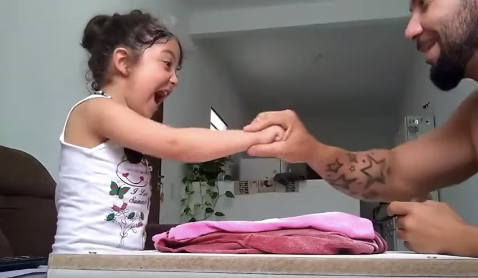 Have You Seen This? Dad and daughter play epic game of rock, paper, scissors