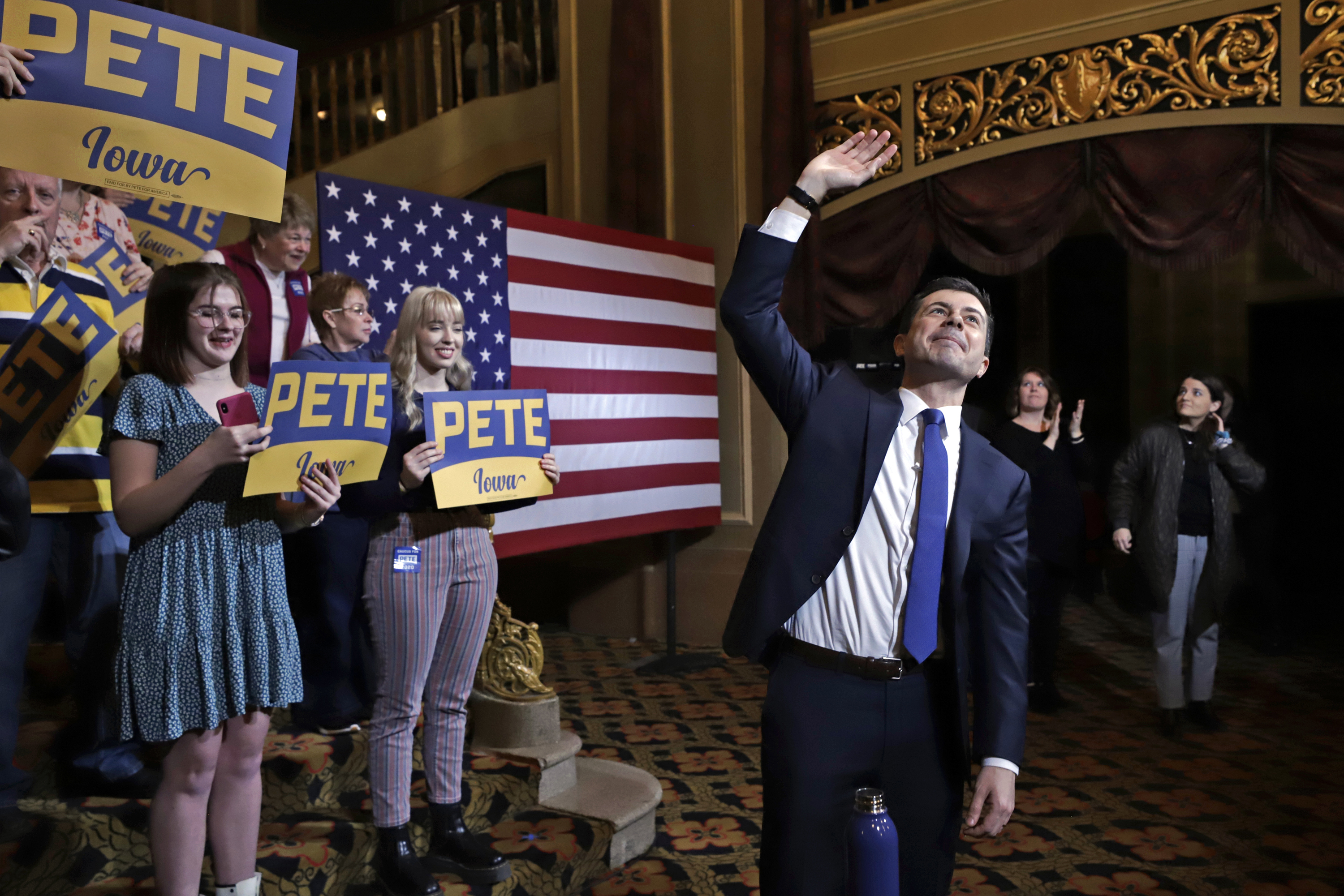 2020 candidates brace for frenzied, final weekend in Iowa