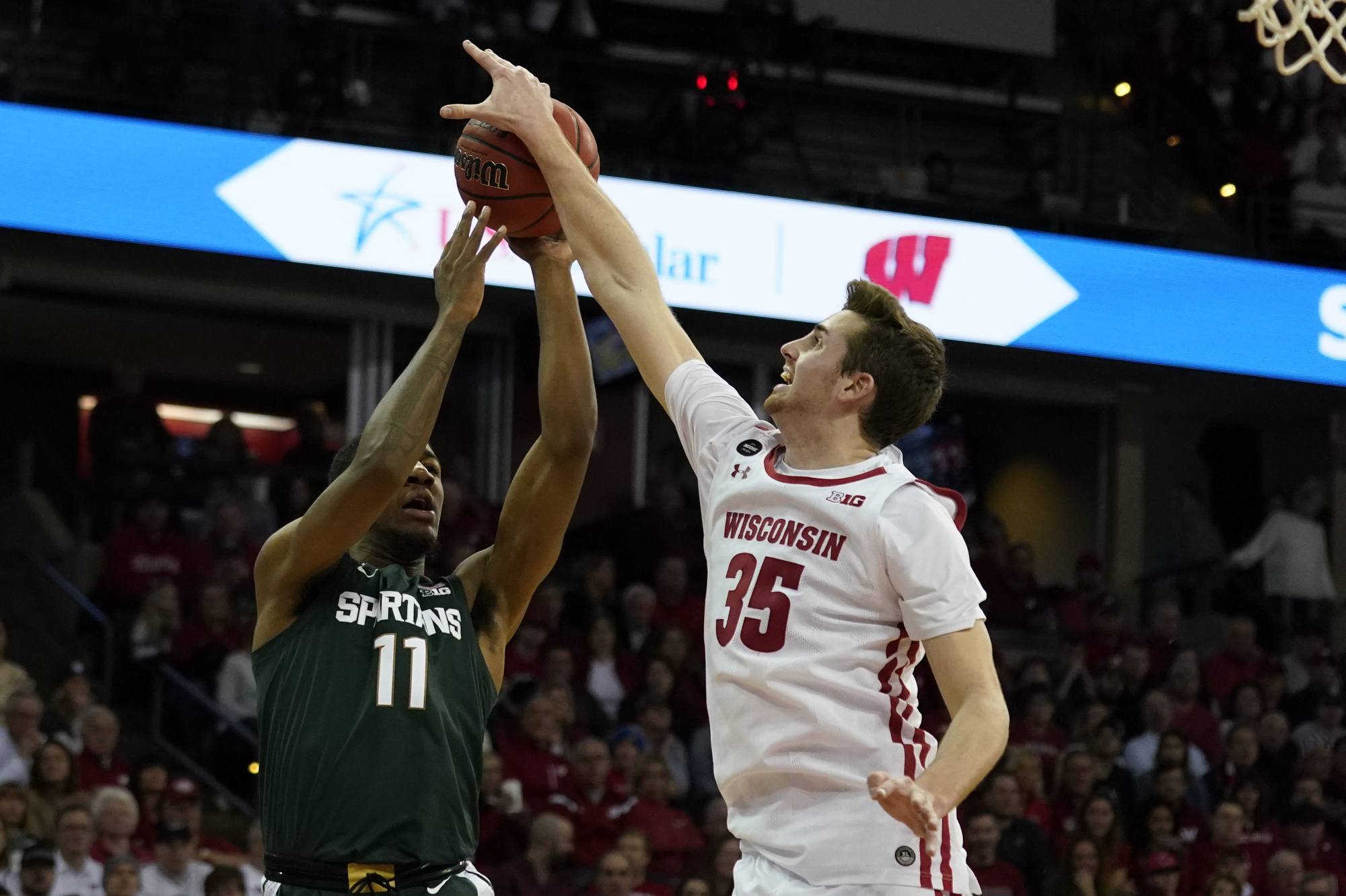 Wisconsin edges No. 14 Michigan State 64-63