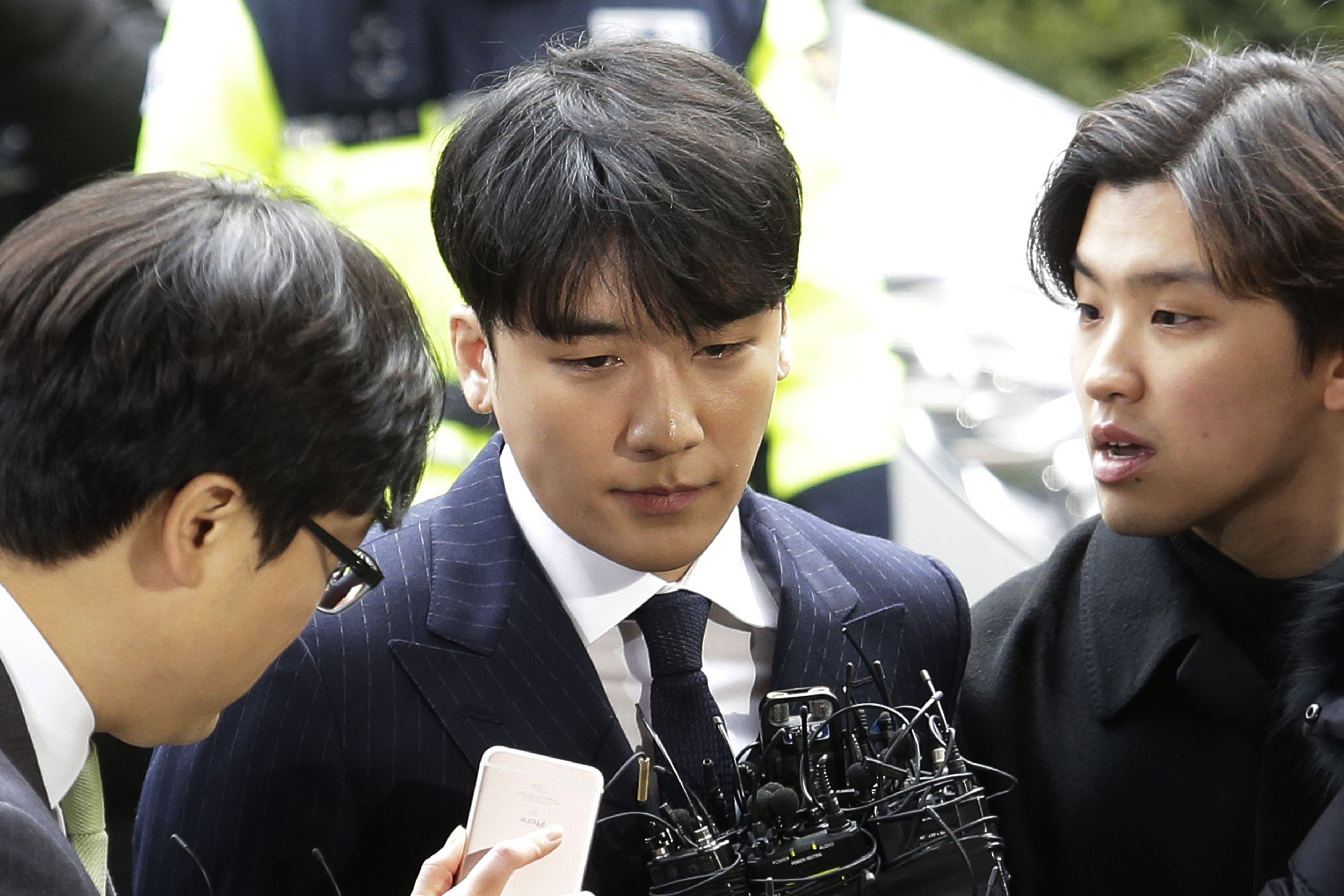 Indicted K-pop star Seungri may face military court