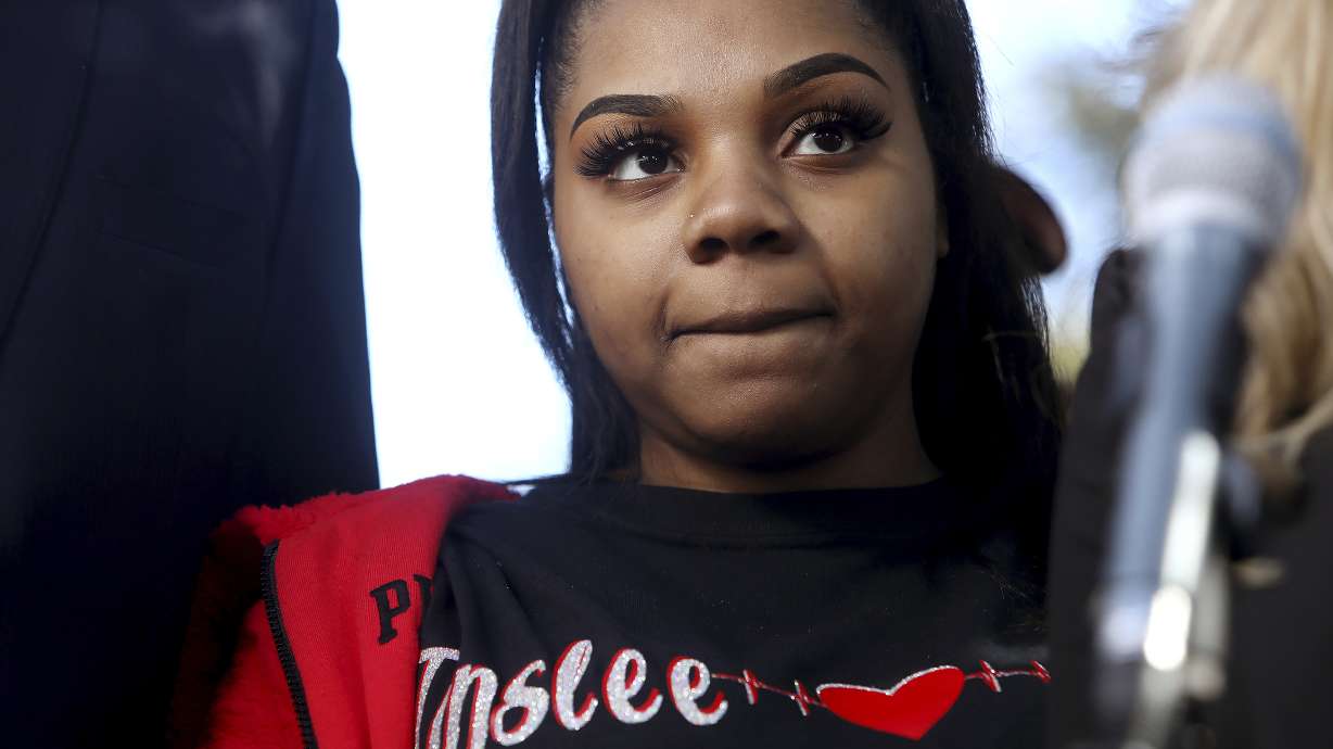 Texas court holds hearing on fight over baby's life support