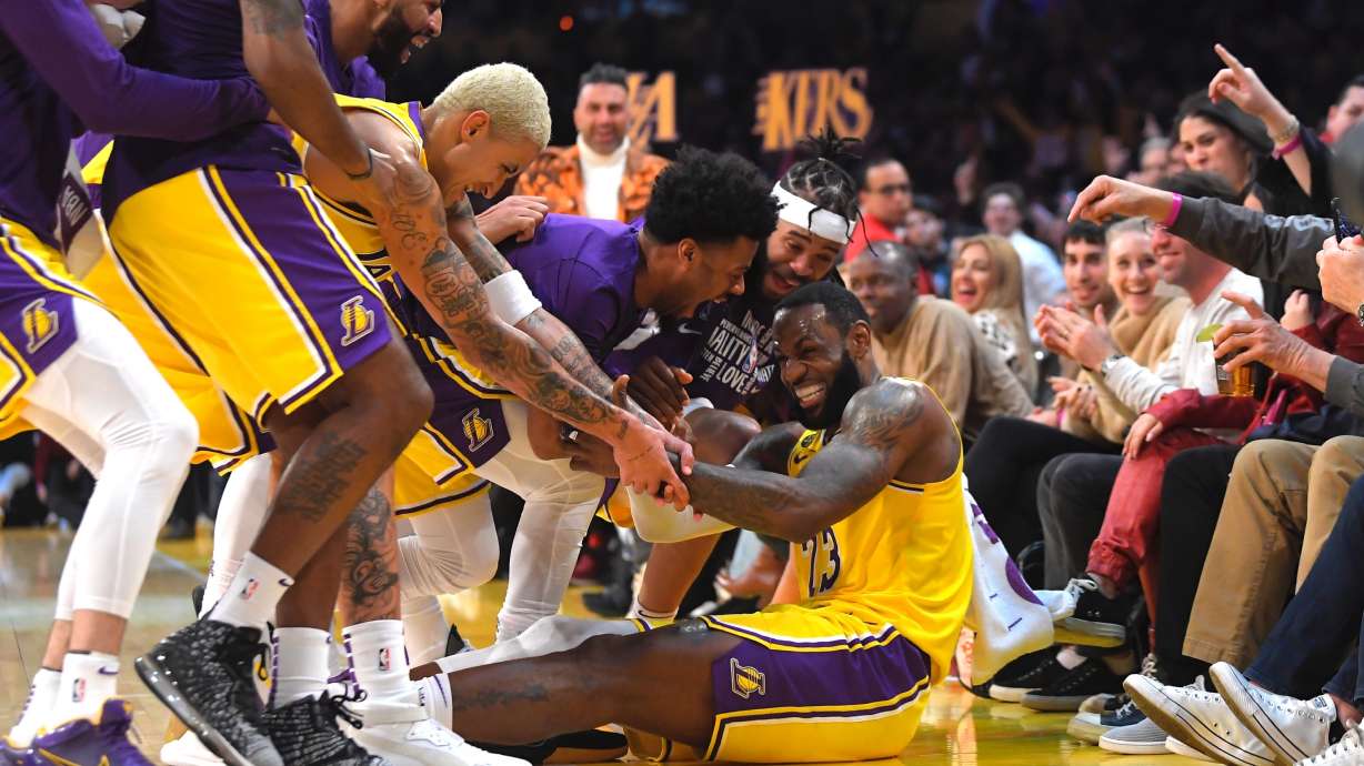 LeBron gets 36 in 3-point barrage, Lakers rout Spurs 129-102