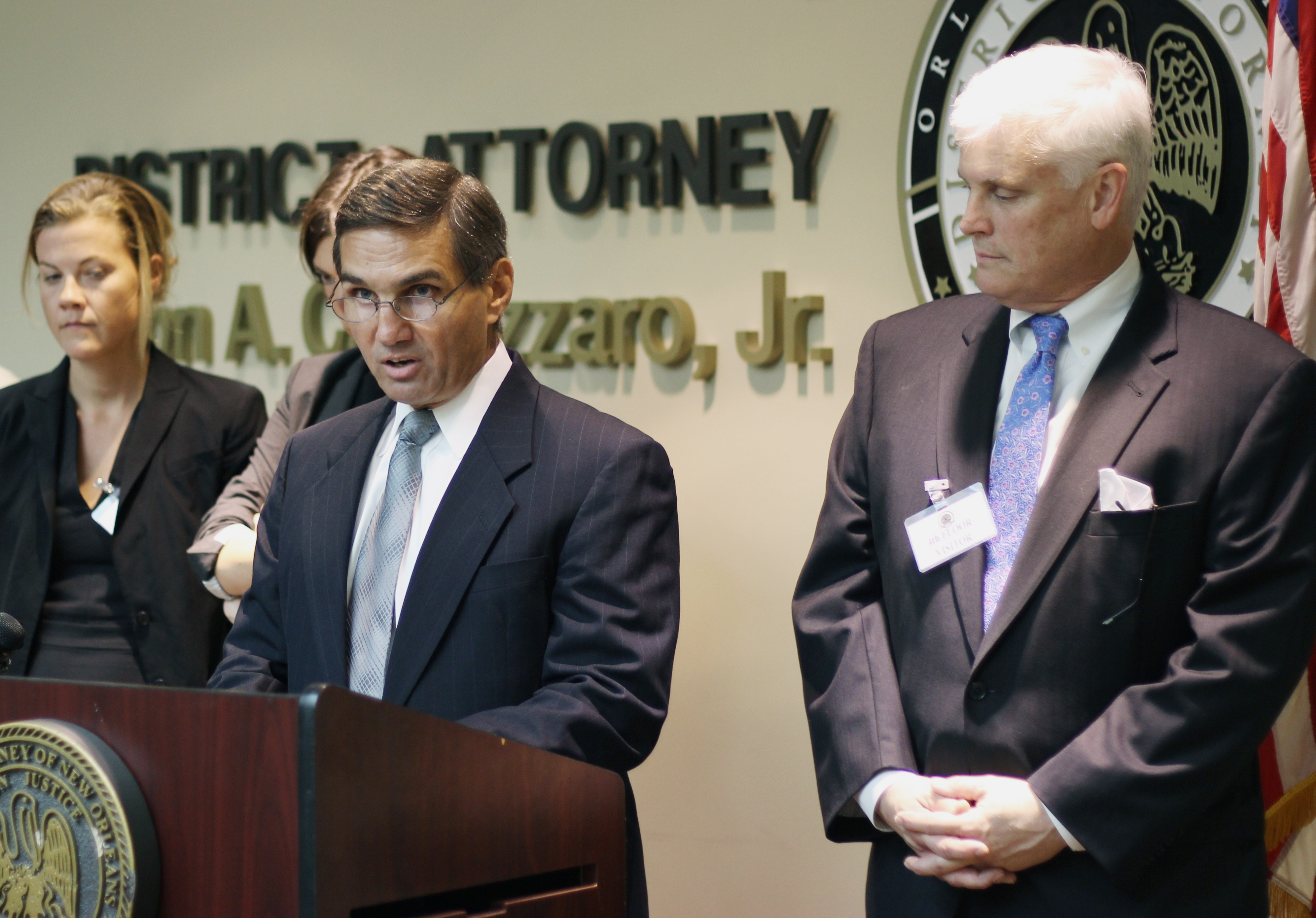 Prosecutor seeks end to lawsuit over fake subpoenas