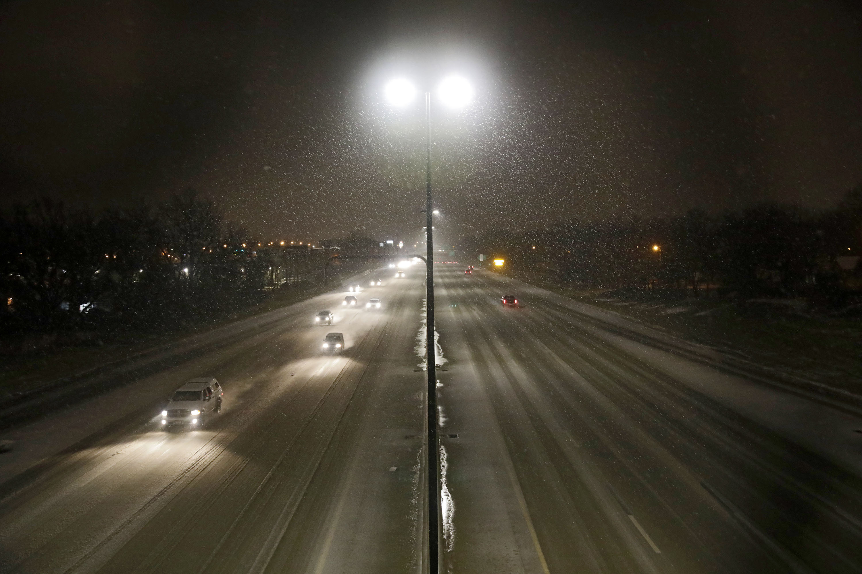 Snowfall blankets Texas, Oklahoma; Deep South to see storms