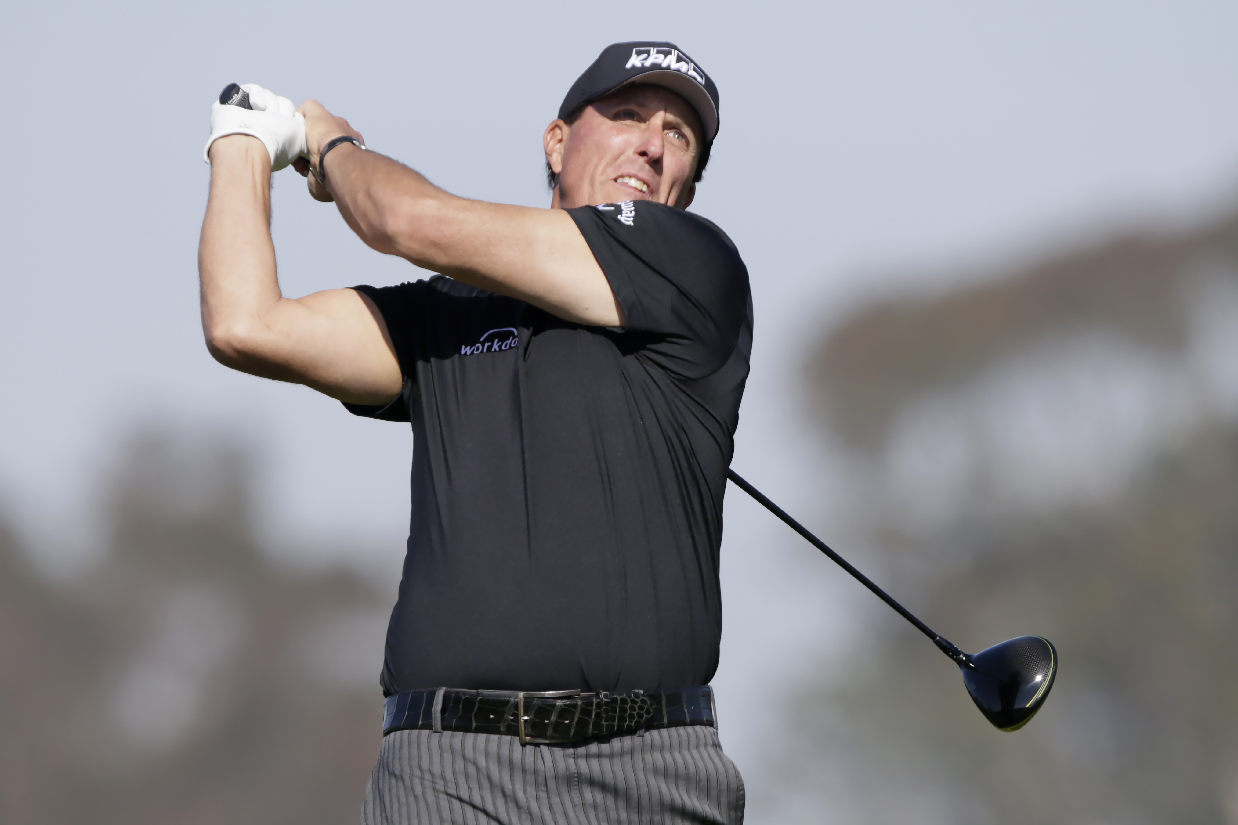 Mickelson looking for momentum after year getting 'crushed'