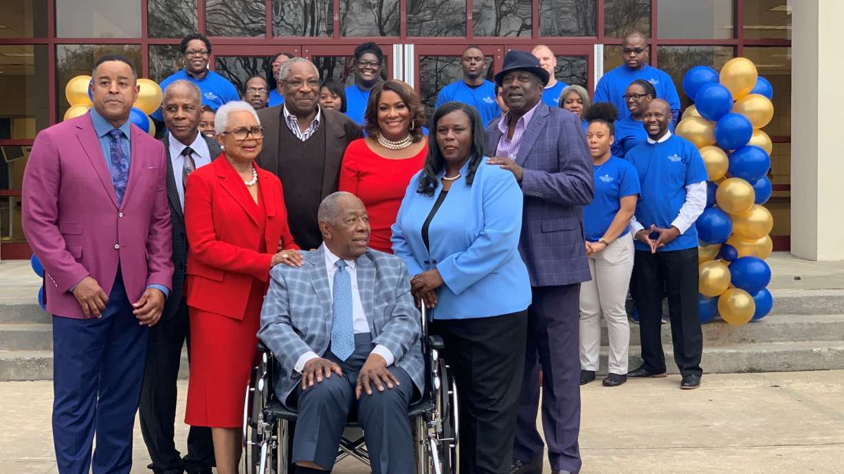 Atlanta college names building for baseball icon Hank Aaron