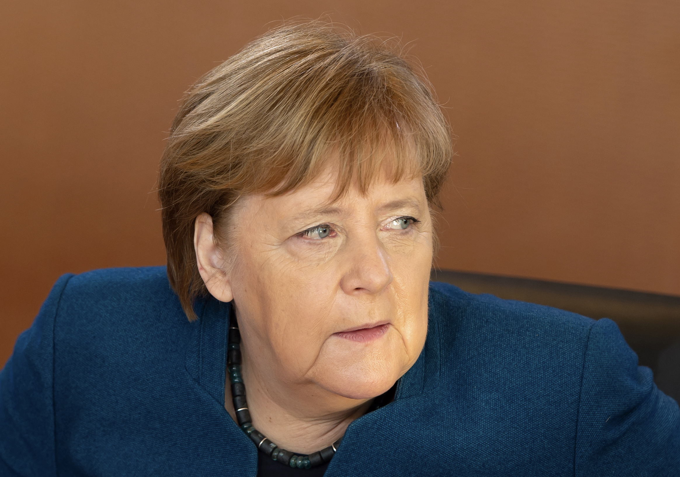 German governor elected with far-right help to step down