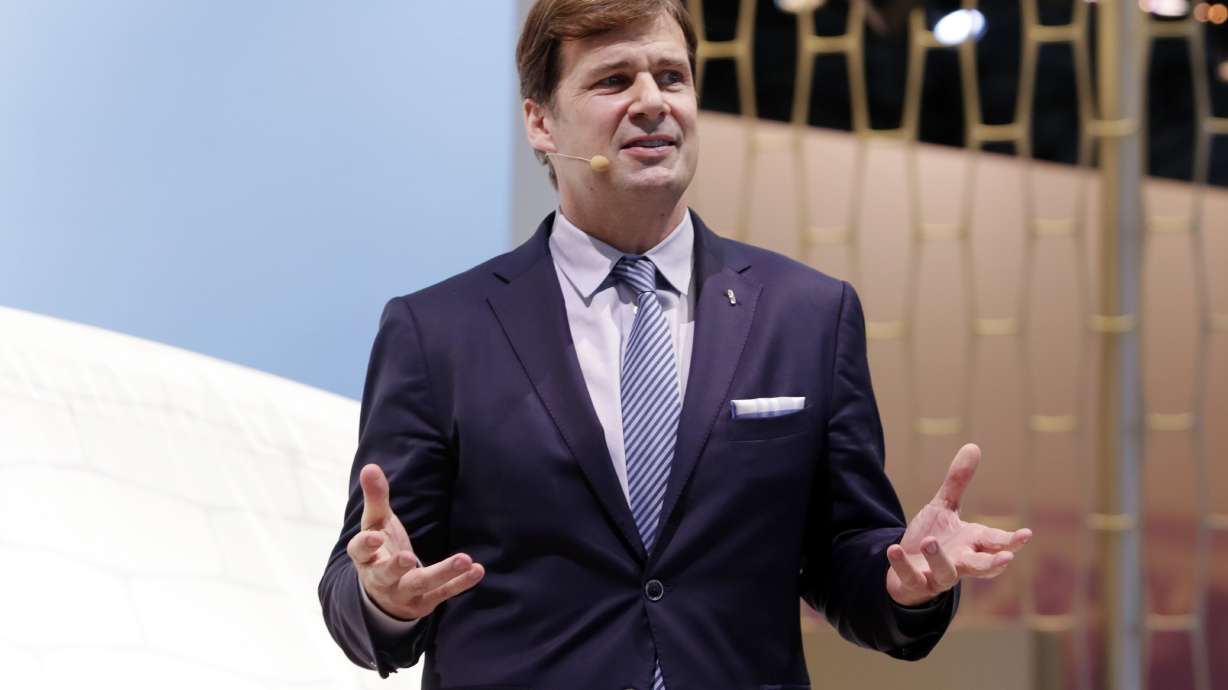 Ford top automotive executive retires in management shake-up